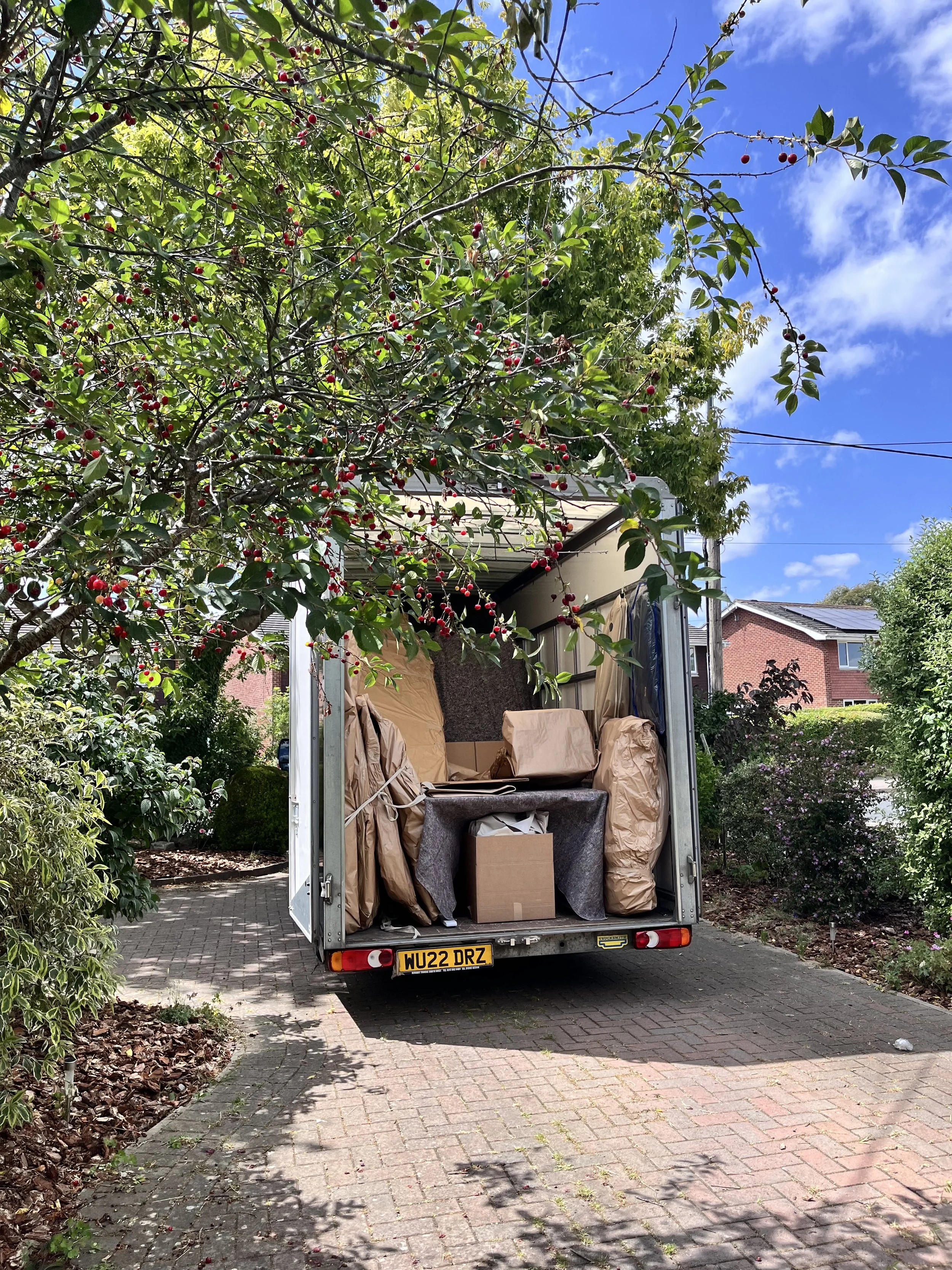 Shipping Your Belongings from the UK to Oman