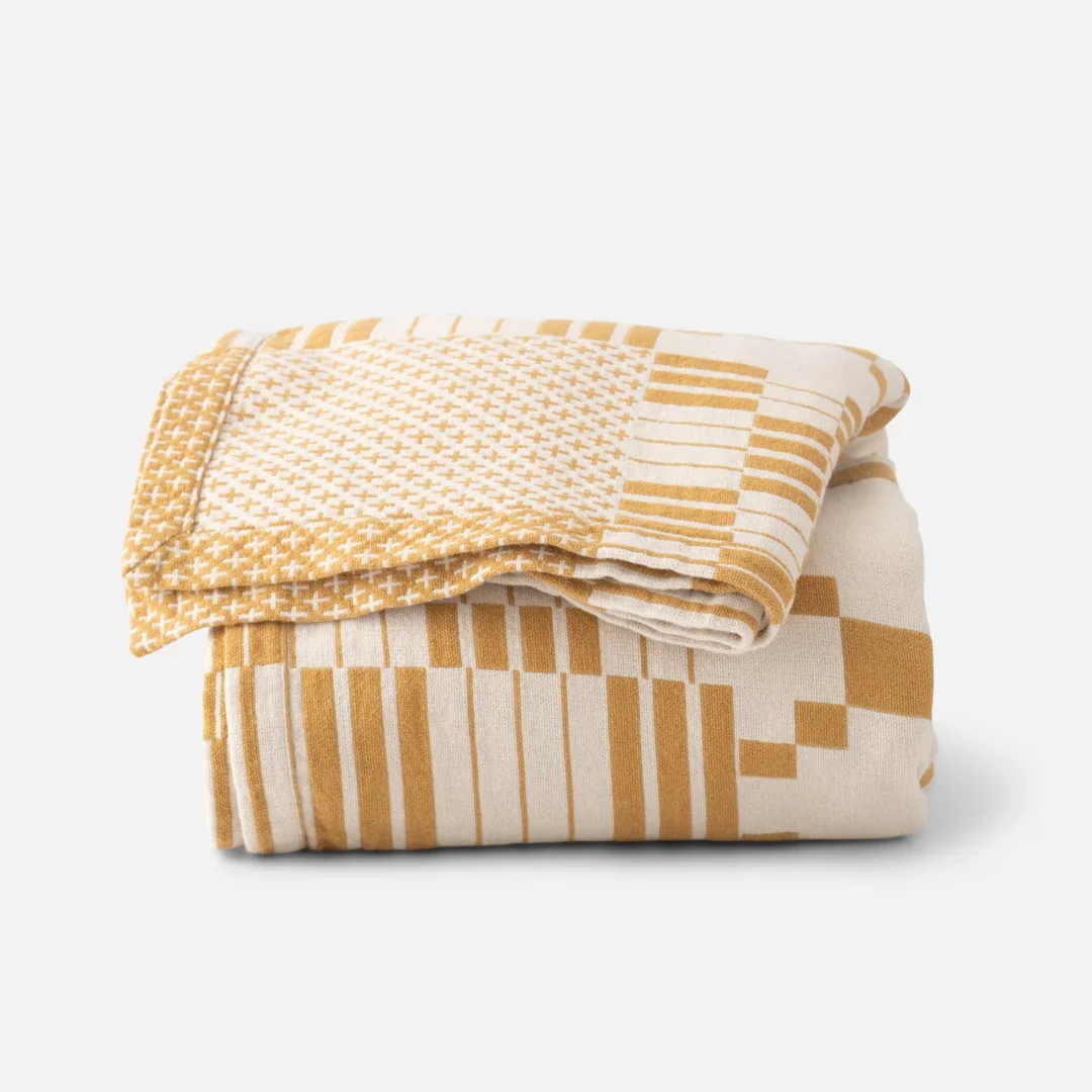 fall24_143047_winter-and-summer-cotton-coverlet-f_q-dune_alt_silo-_1x1_jw.webp