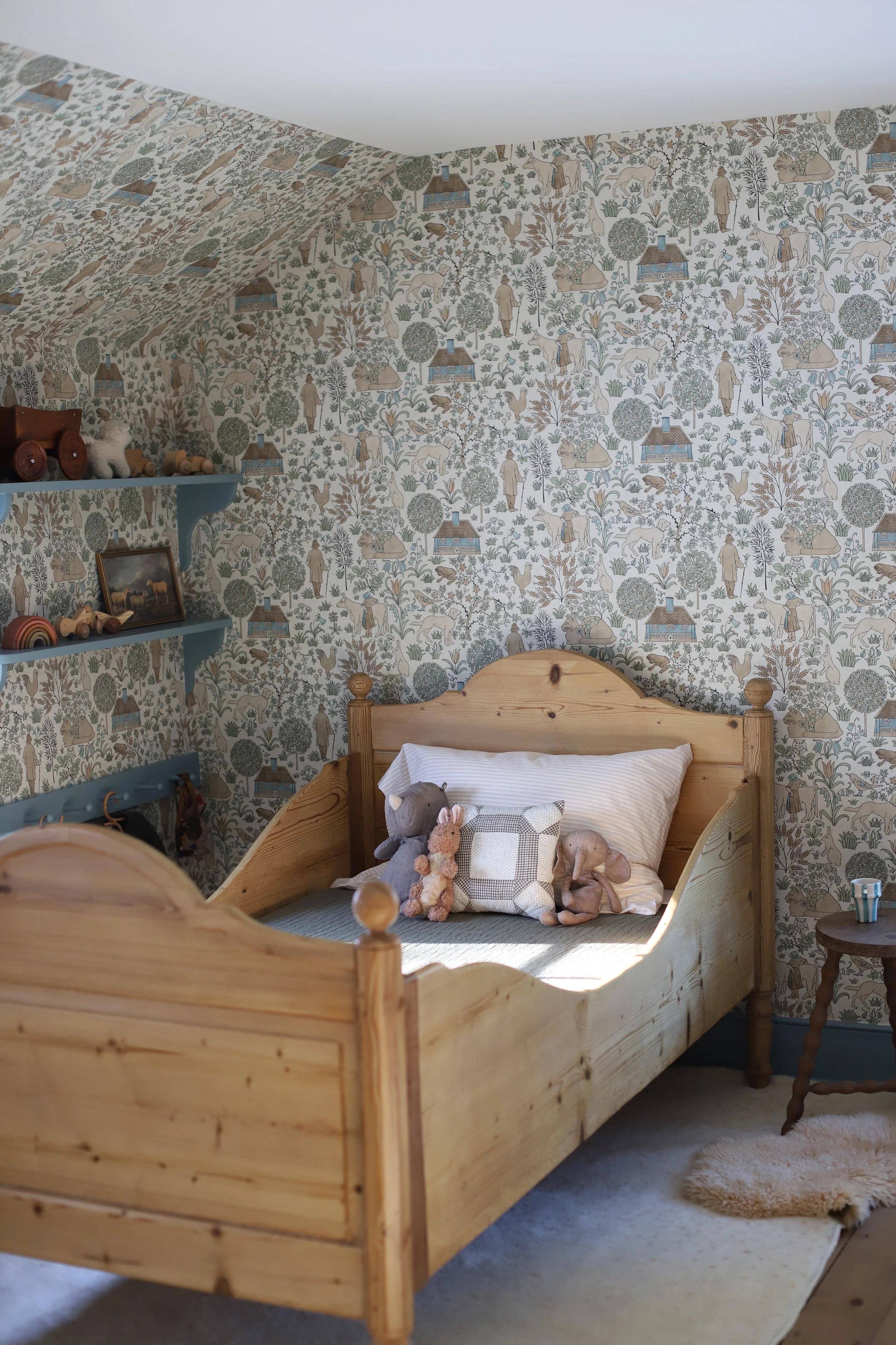 Inside an English Countryside-Inspired Boy’s Room 
