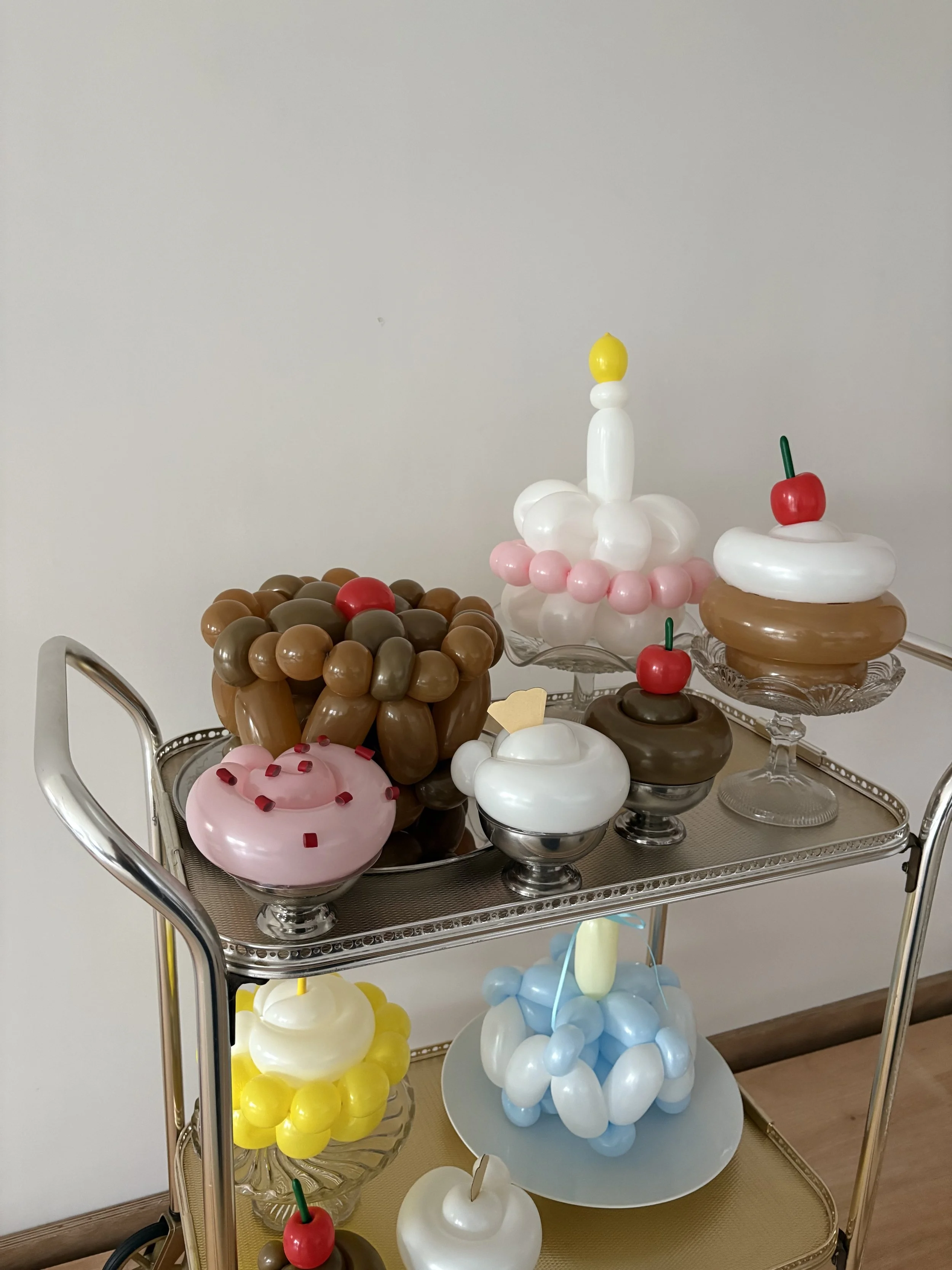 Inside Gulligull: A Playful World of Balloon Art (Copy)