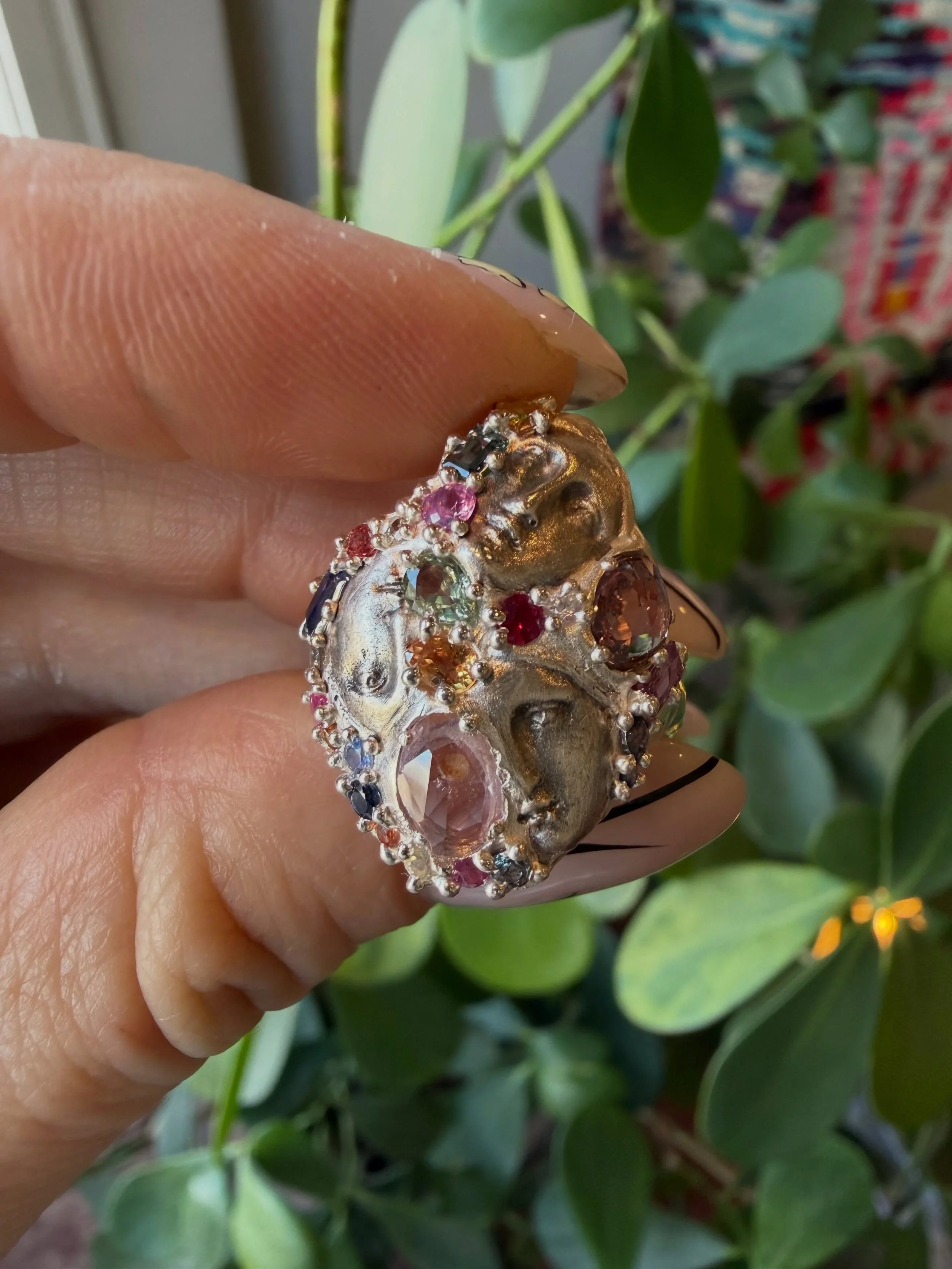 Beautiful, subtle and still packs a punch. This one of a kind sapphire three face cluster ring just arrived. 

The designer @hocerat continuously blows my mind with these one of a kind stunningly beautiful pieces. The mixture of stones, metal, textur