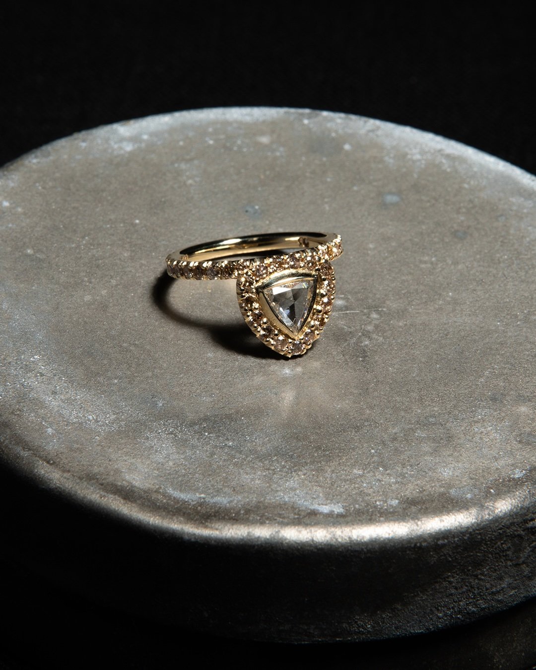 [ELIZABETH STREET JEWELRY] Trillion Diamond Halo Ring