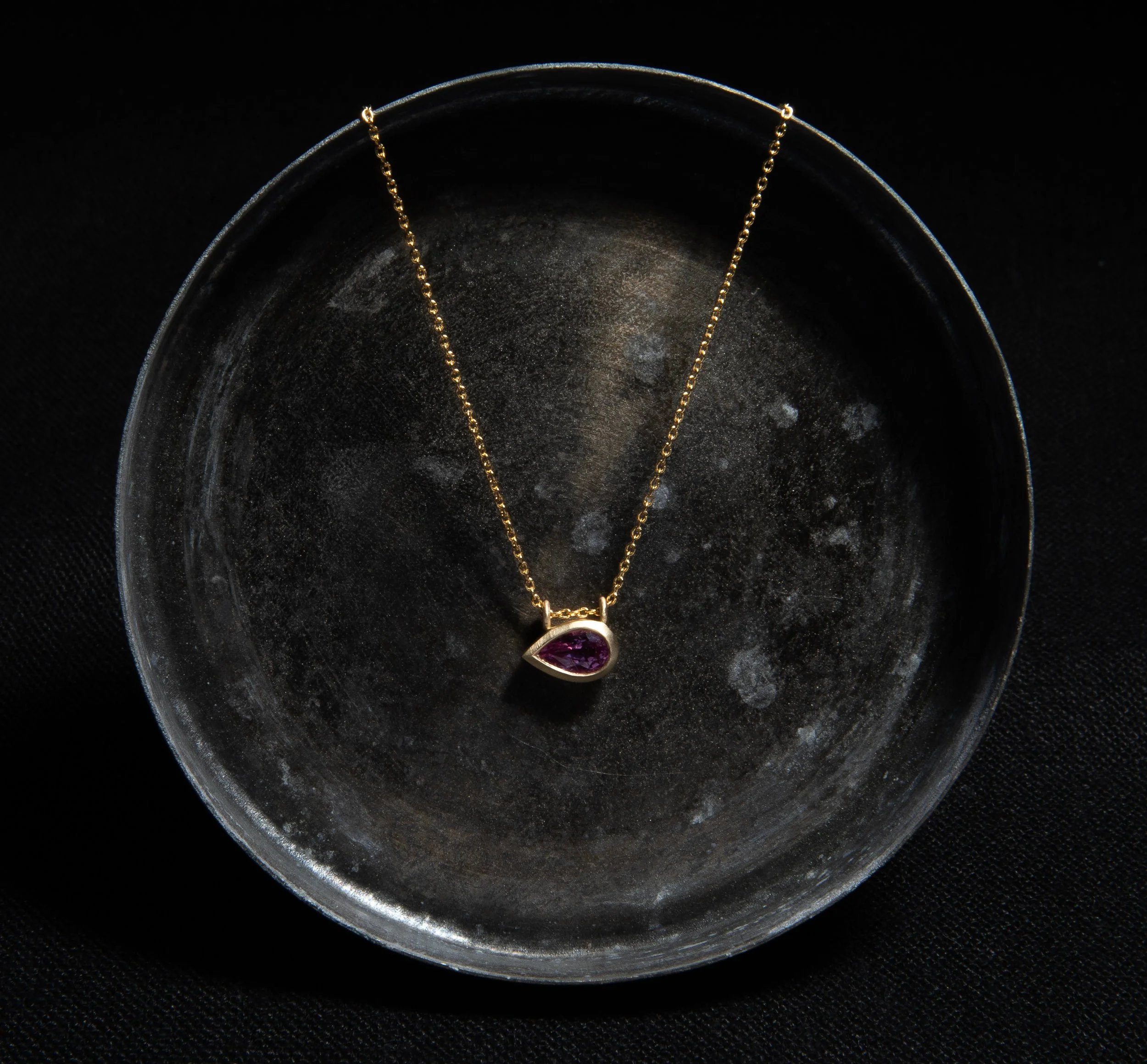 [ELIZABETH STREET JEWELRY] Pink Sapphire Necklace