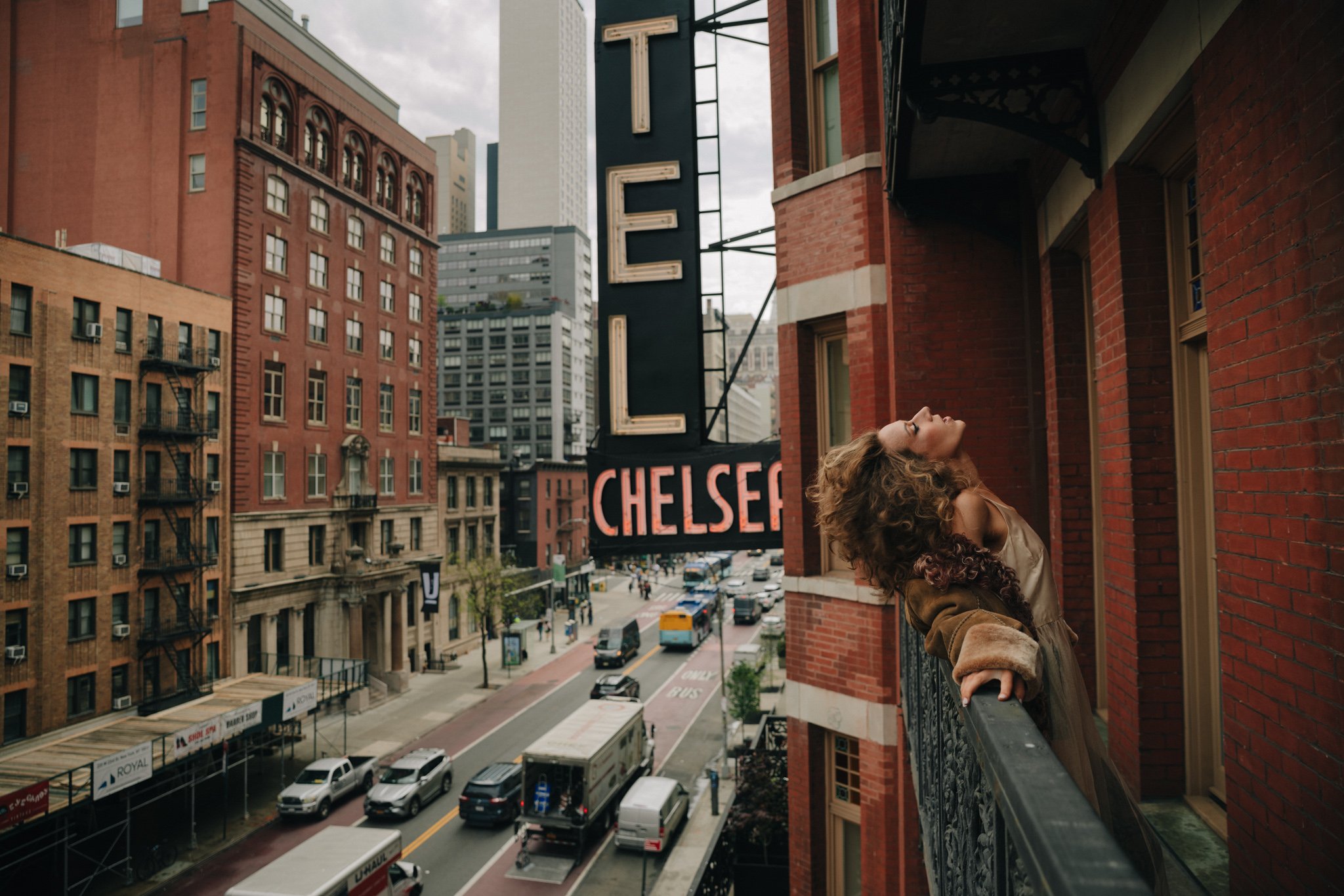 Jessica Balcony Leaning Bath Chelsea Sign - colour.jpg