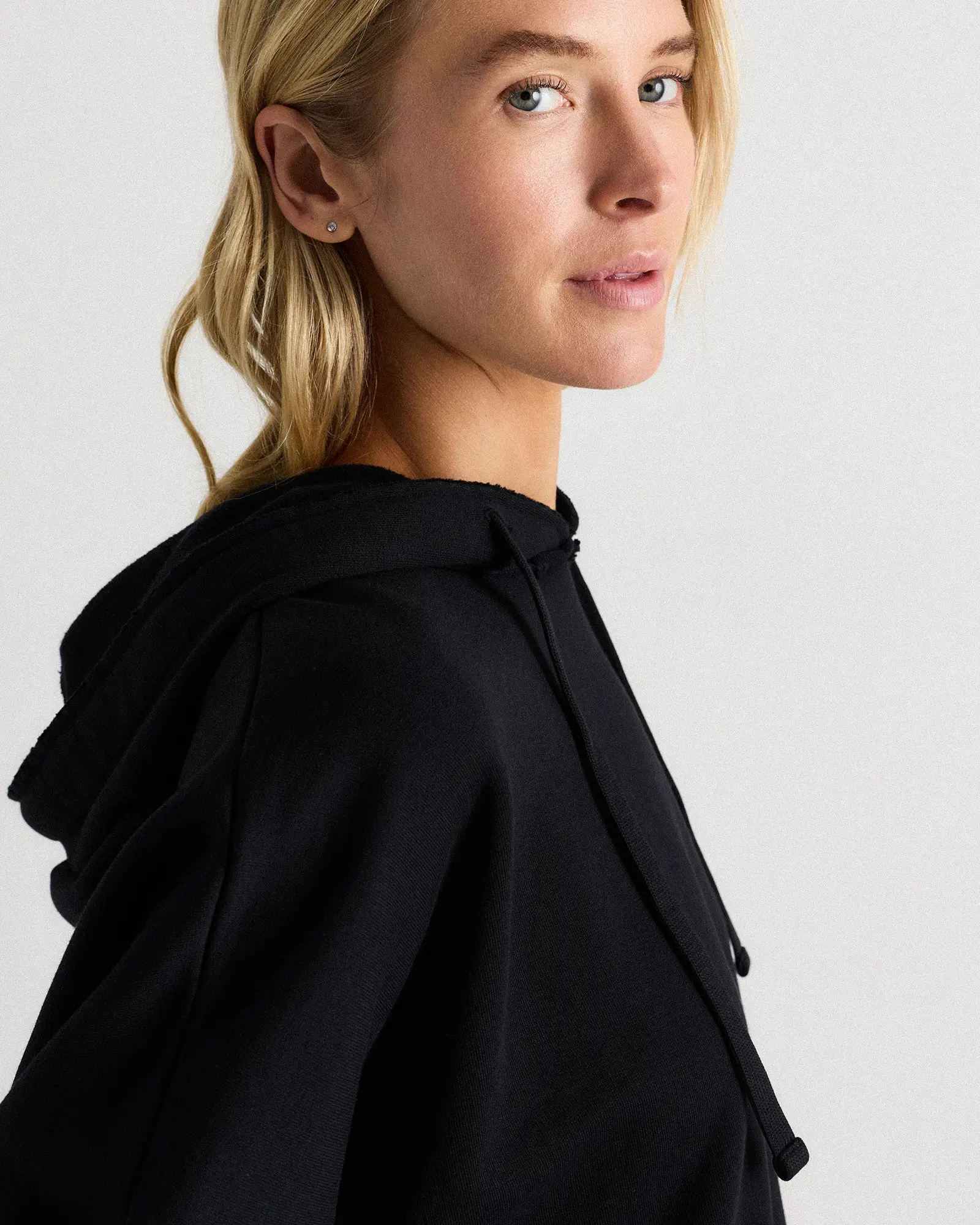W-JKT-142-BLDBLK-04_EDITED -  - 2026-04-09 20-01-19.png