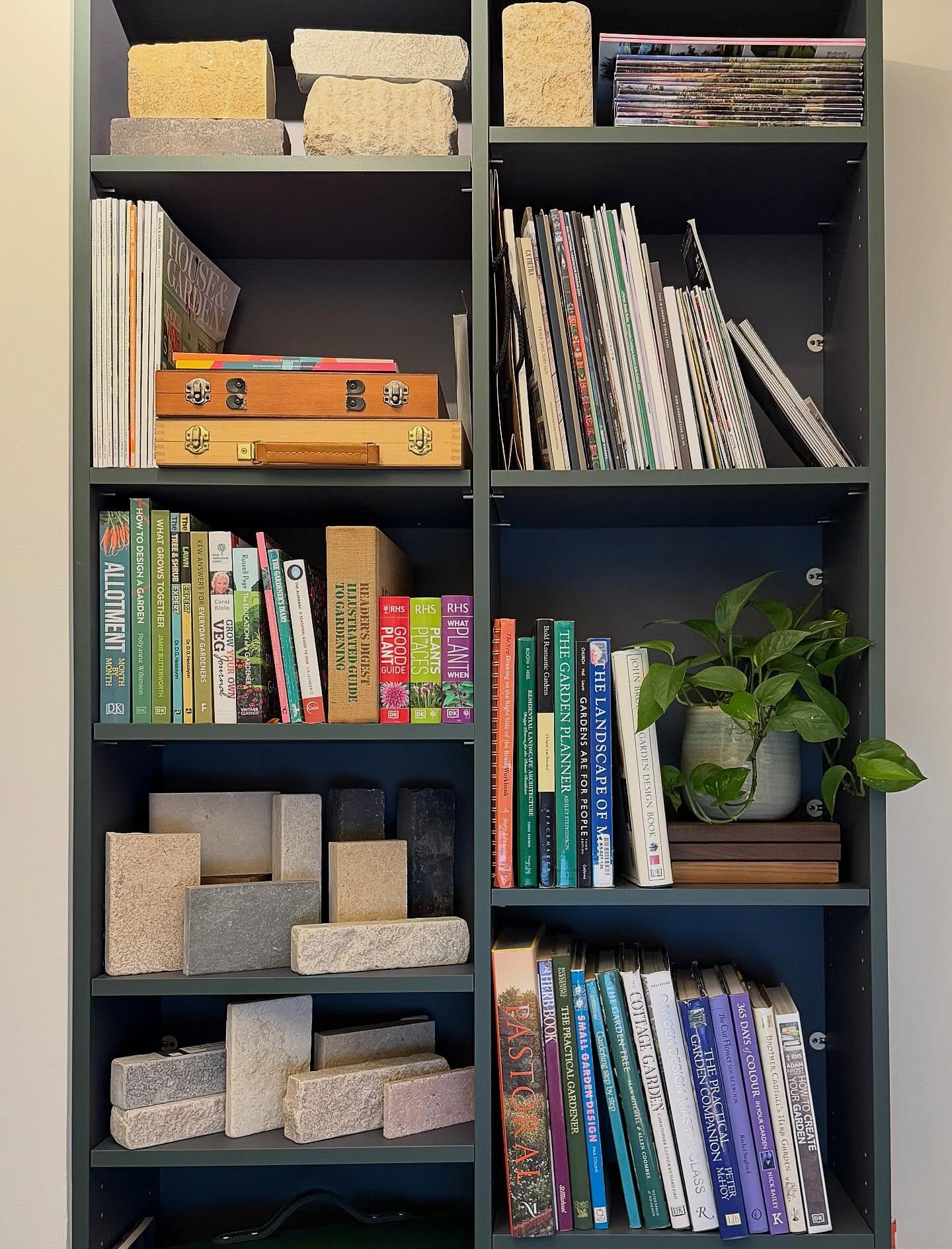 Tell me you&rsquo;re a garden designer without telling me 💚 New shelving and feeling organised ahead of New Year!

Plus, can&rsquo;t help but wonder what gems sit under the tree this year ready to be added to some of the greats! 📚🎄✨