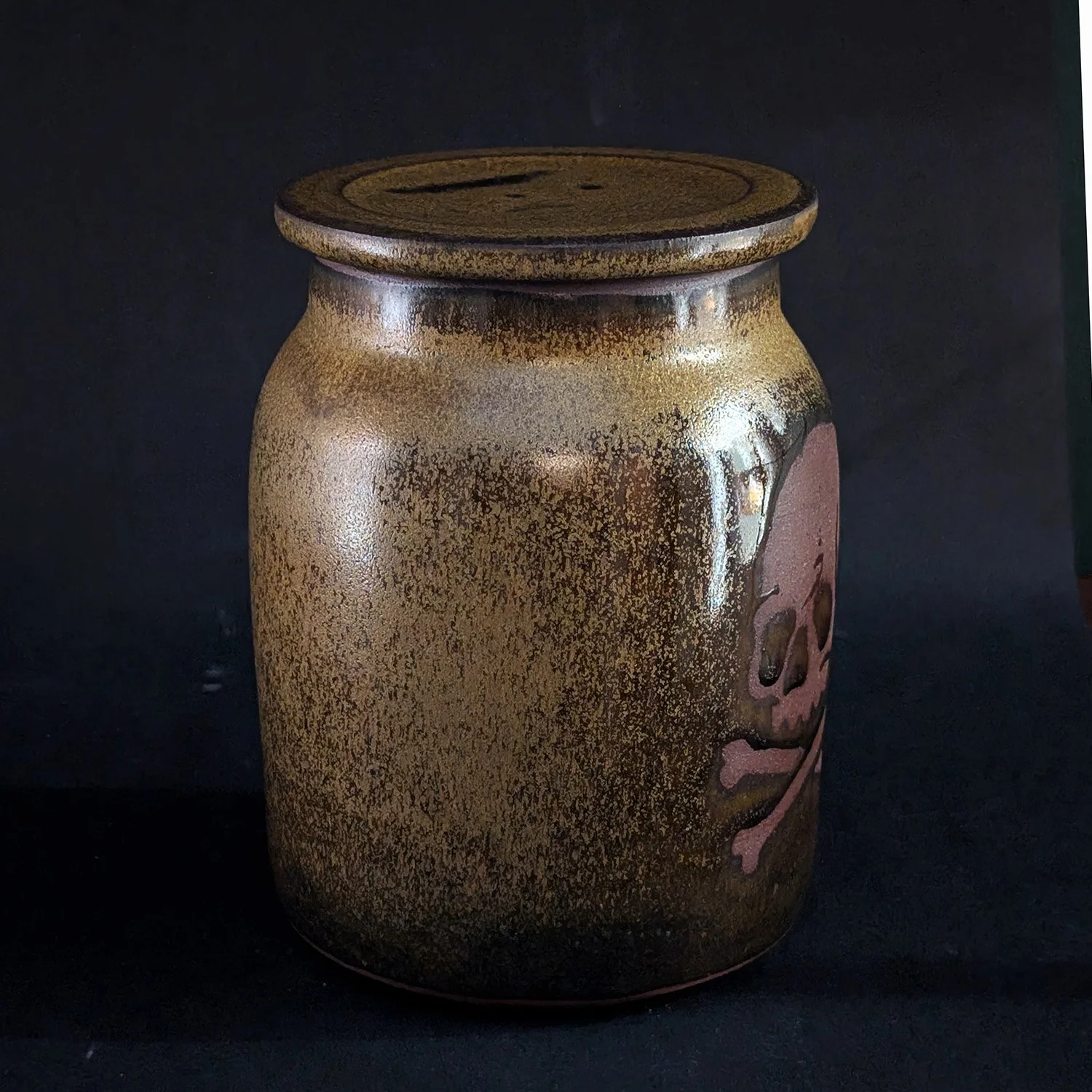 skull-and-crossbones-urn-DP10026-5.jpg