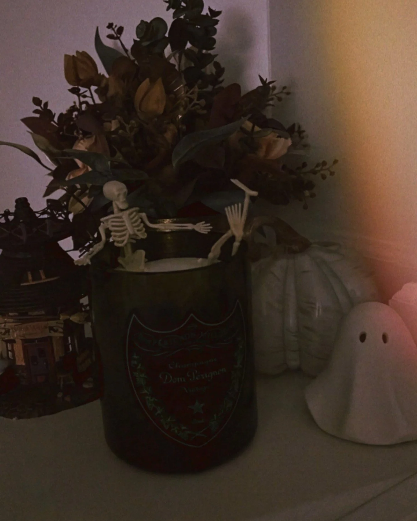 embracing the spooky vibes 💀🍂👻