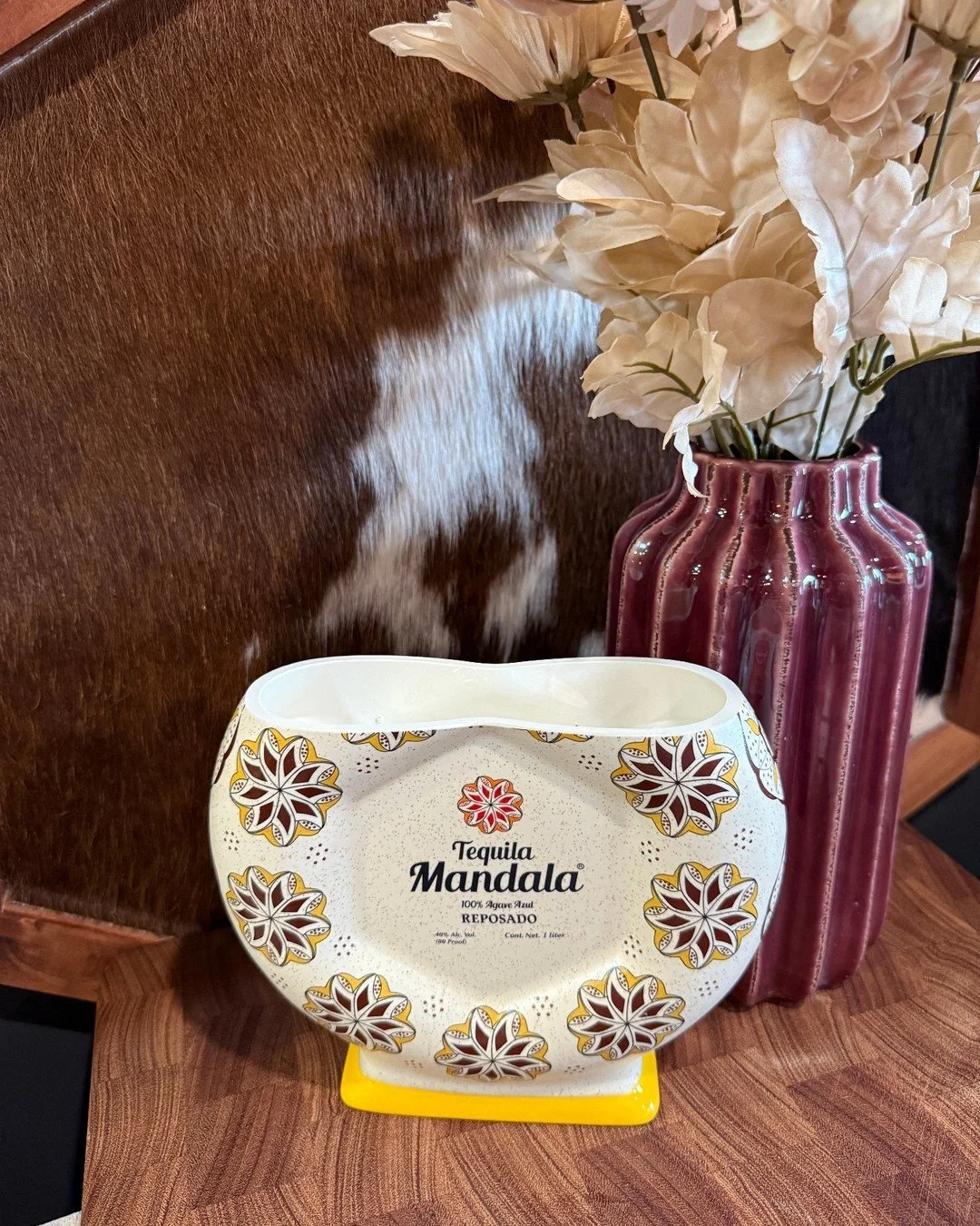 mandala repooo 💛 we love the classic design but can't get over the yellow details on this bottle. 

shop our tequila collection by heading over to the link in our bio!