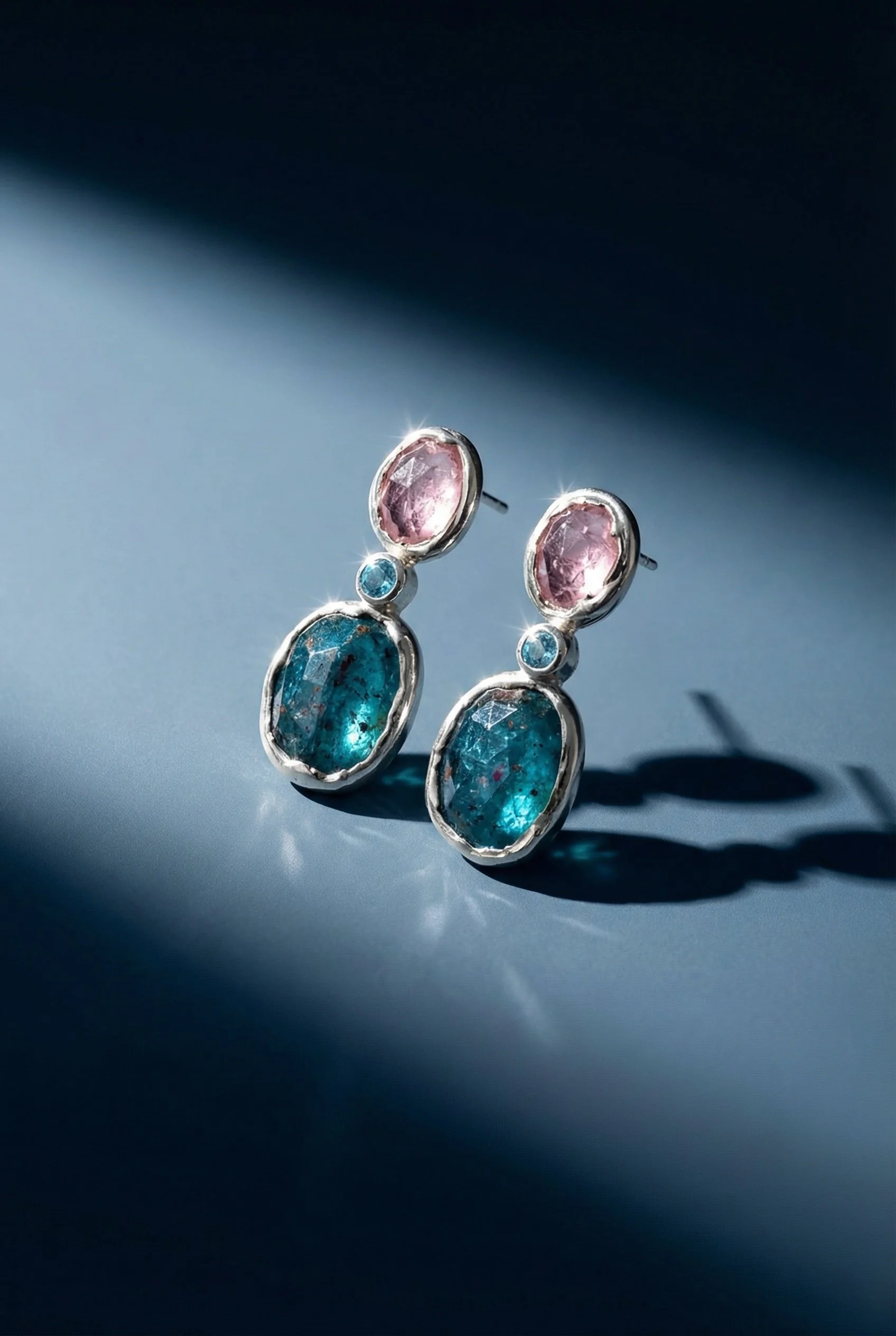 Los pendientes de Nieves. Kyanitas azules, indigolitas y turmalinas rosas