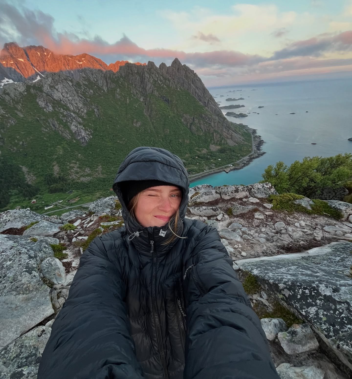 Hejsan!!! @linneazetterquist heter jag och har f&aring;tt &Auml;RAN att g&ouml;ra en takeover h&auml;r p&aring; On Edge de kommande 3 dagarna! S&aring; kul ju!! 🌞

Just i denna sekund sitter jag p&aring; ett t&aring;g p&aring;v&auml;g ner till Schwe