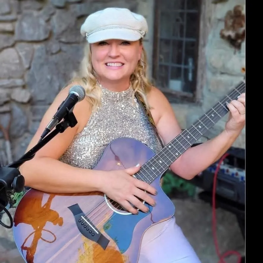 Live Entertainment - Heidi Paxton