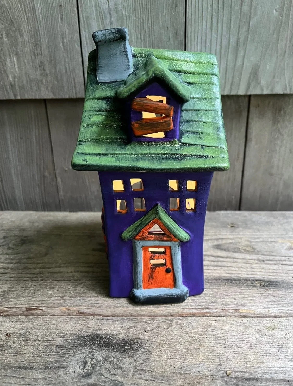 Paint N' Sip w/ Lori Lawton - Ceramic Haunted House