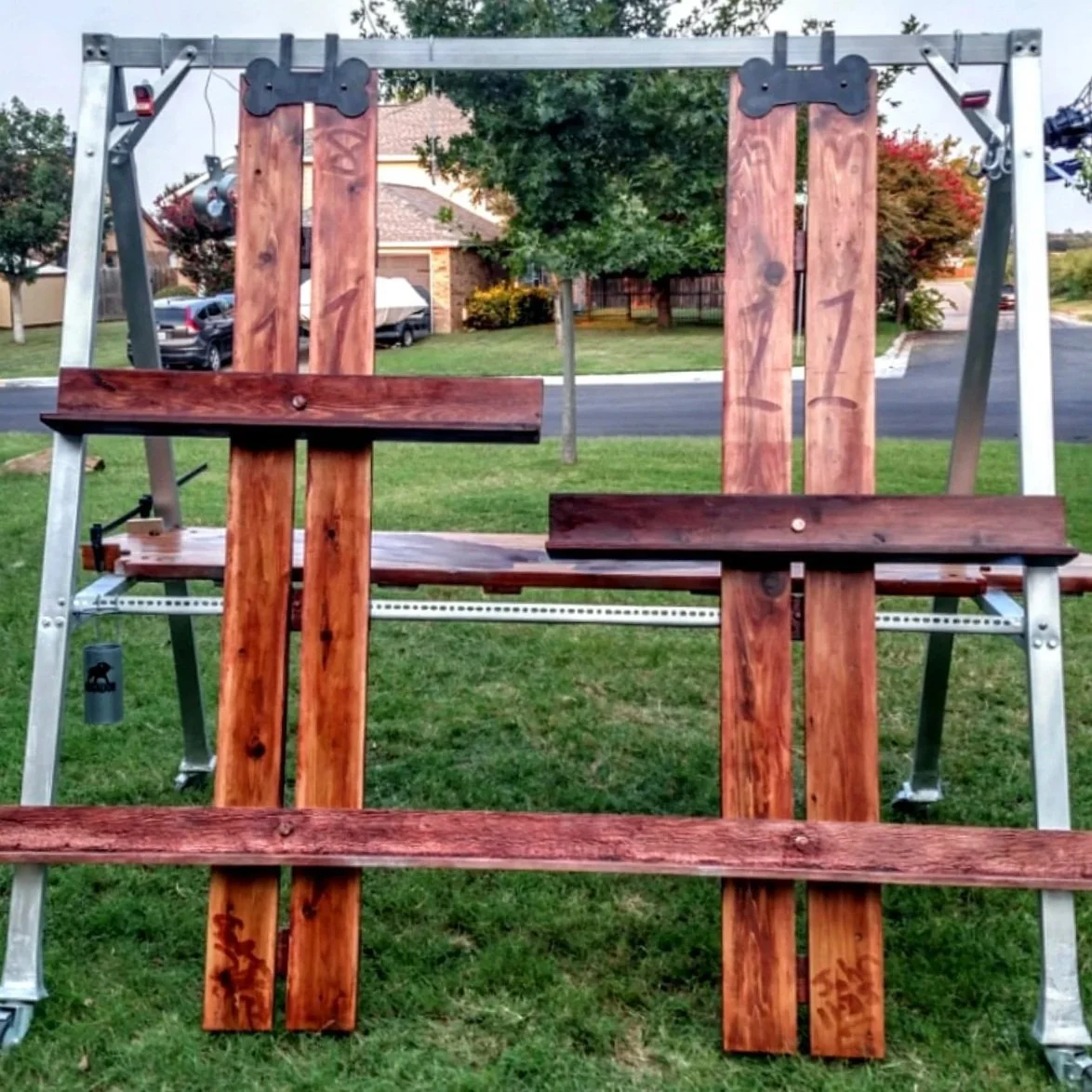 Slam's easel with first finish before camouflage