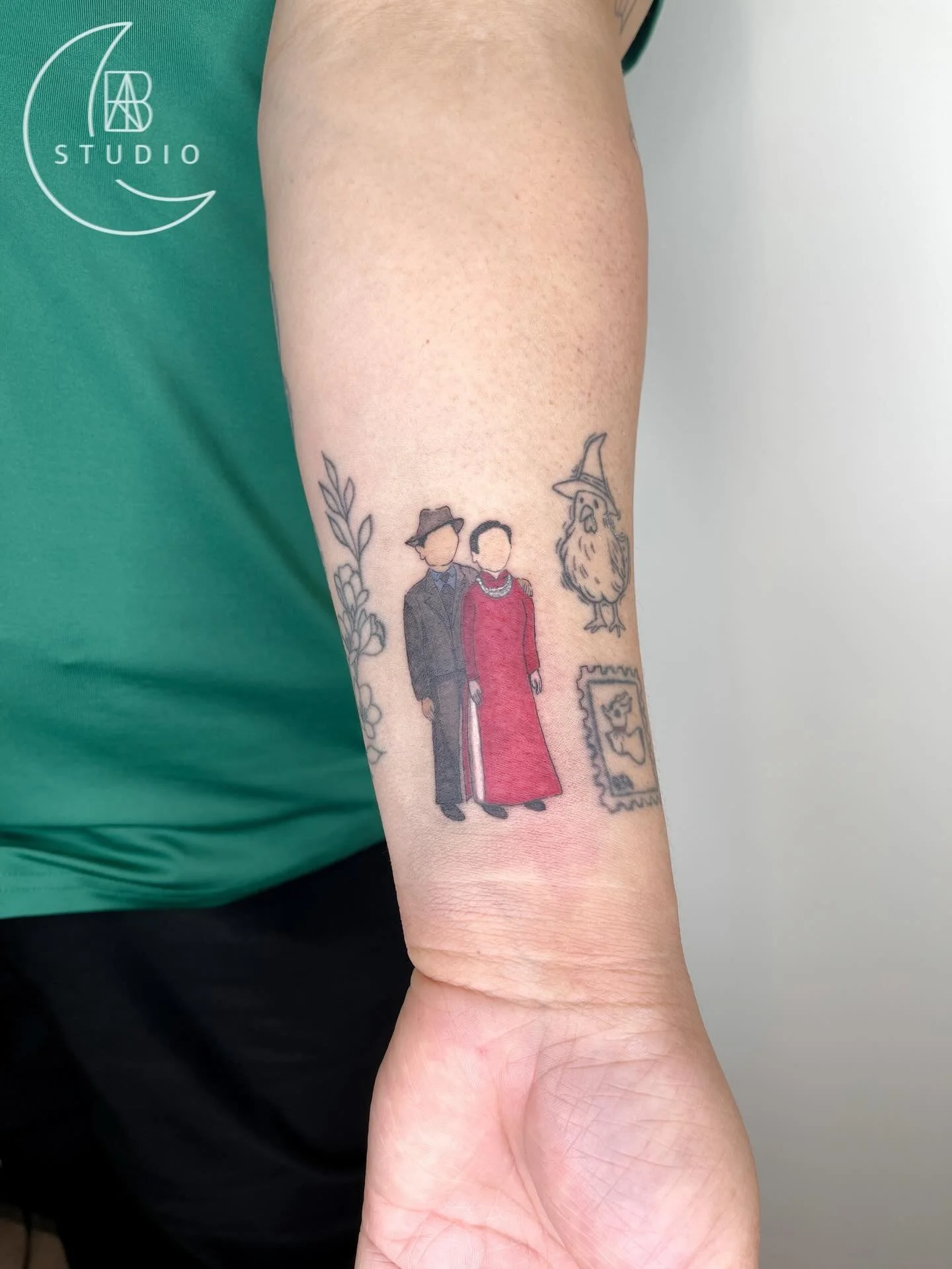 More details of the silhouette tattoo I did for my client 🌱

So happy she loves it! I had a fun time designing this with all the special details 🥰
.
.
.
#tattoodesign #finelinetattoo #portraittattoo #colorworktattoo #tattoo