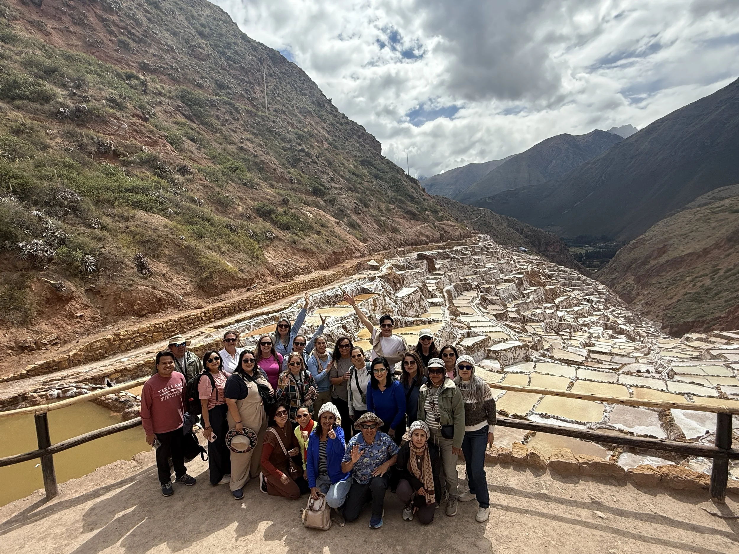 grupo-yasmany-salineras-de-maras-cusco-peru-2025.jpg
