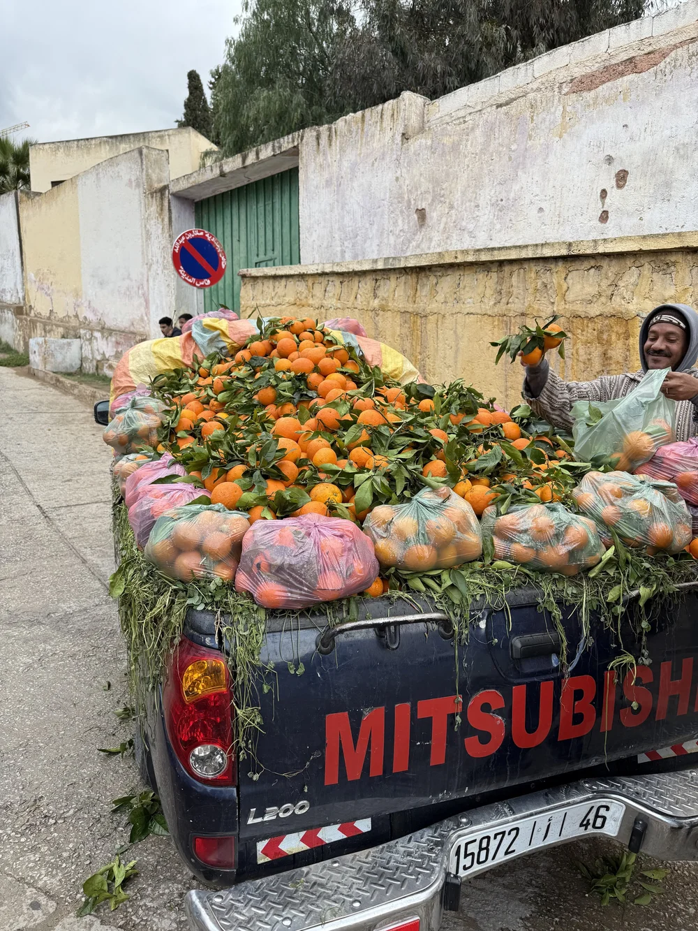  yasmany-camioneta-naranjas-marruecos-2025.jpg