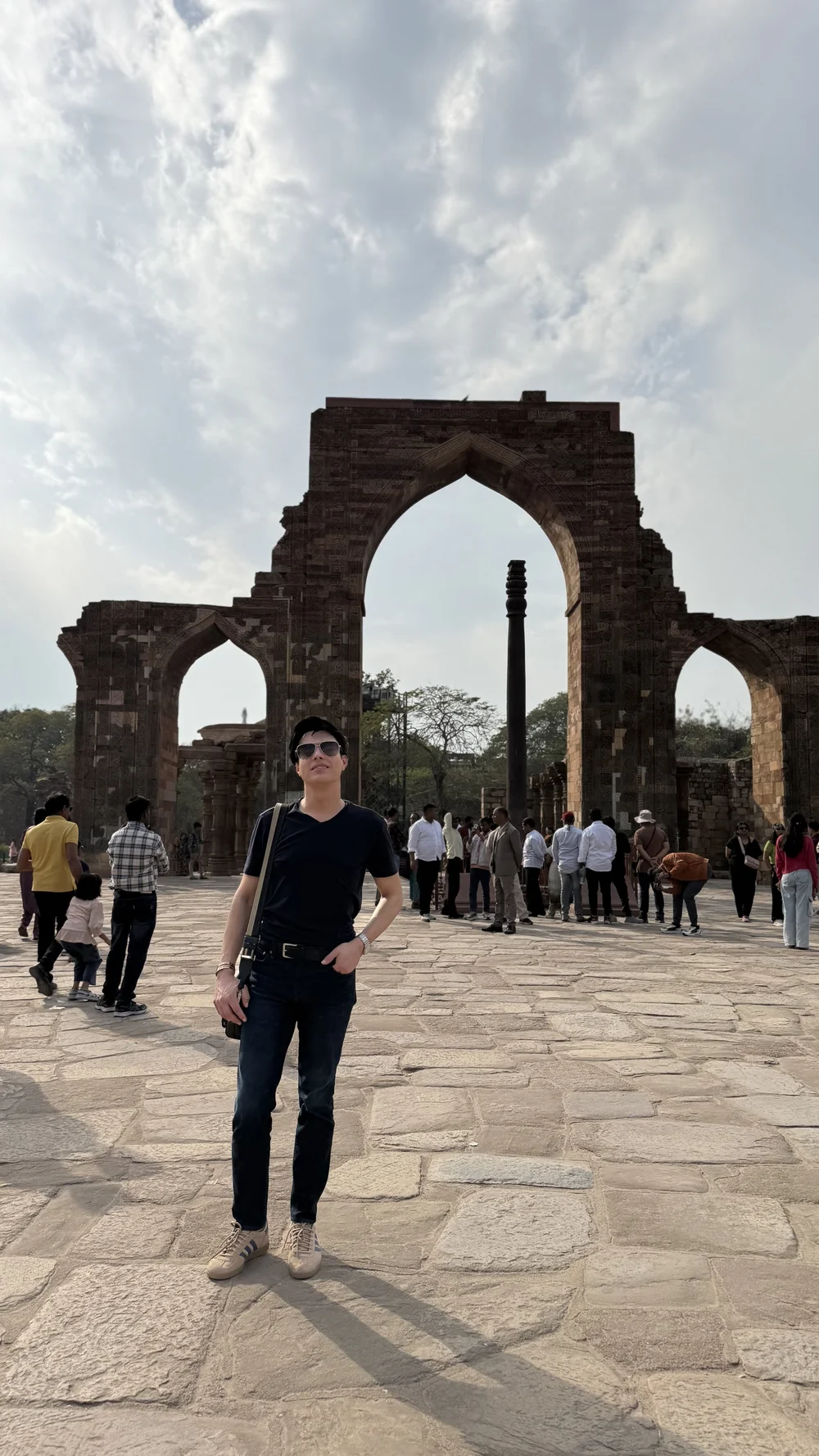 yasmany-en-qutb-minar-qutb-complex-new-delhi-india-febrero-2025-04.jpg