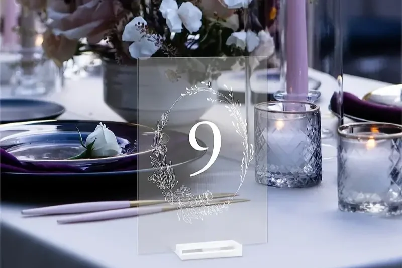 clear+table+number+flower.webp