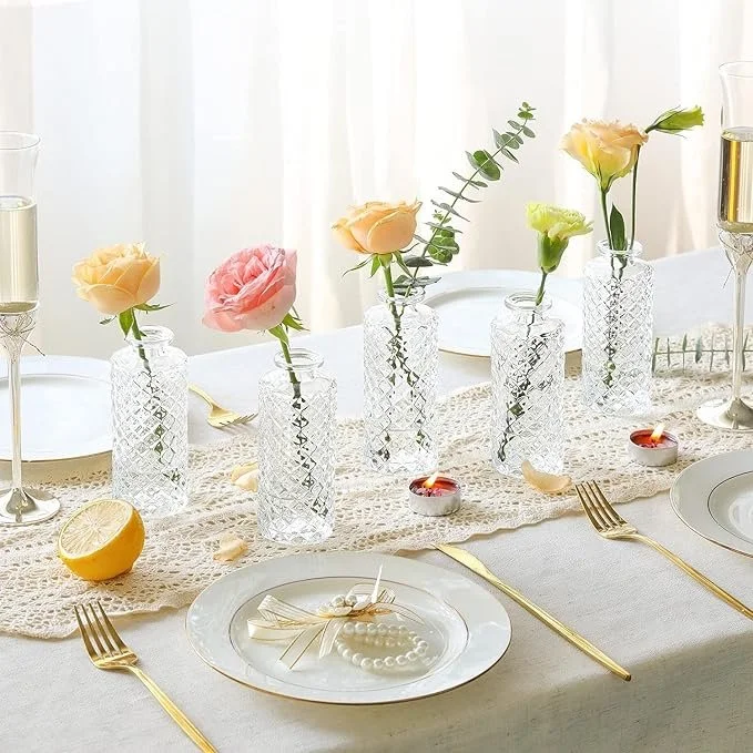 Budvases (40)
Comes with white silk flowers