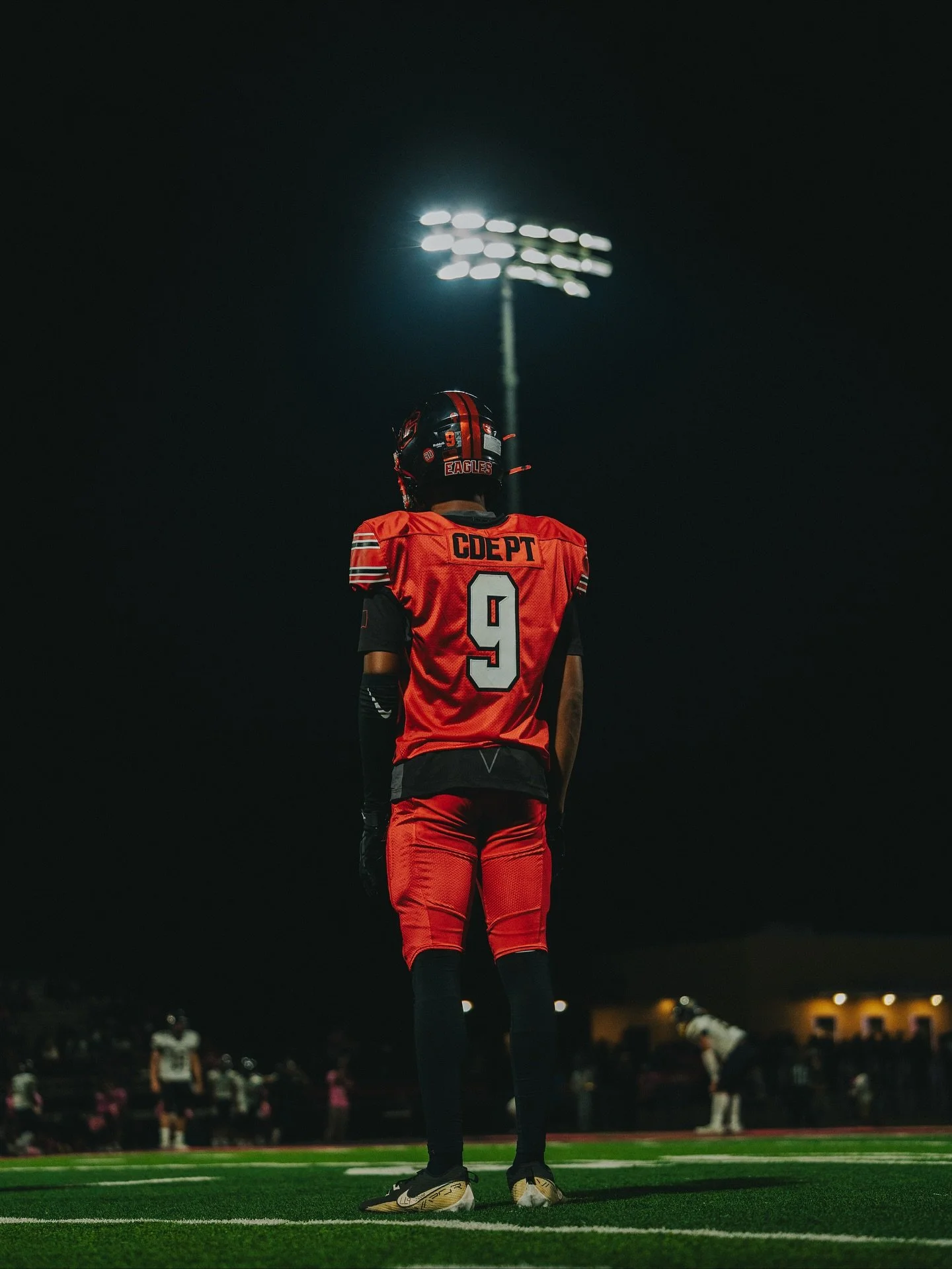 Friday Night Lights 🏟️&hellip;. | @k.showtime9 vs MWC 🏈 | Del City, Oklahoma | 9-19-25 🗓️ | @jjrodriguez.media 📸
.
.
.
.
.
.
.
.
.
.
.

#edits #explorepage✨ #explore #page #trending #oklahoma #okc #local #football #hsfootball #photography #sports