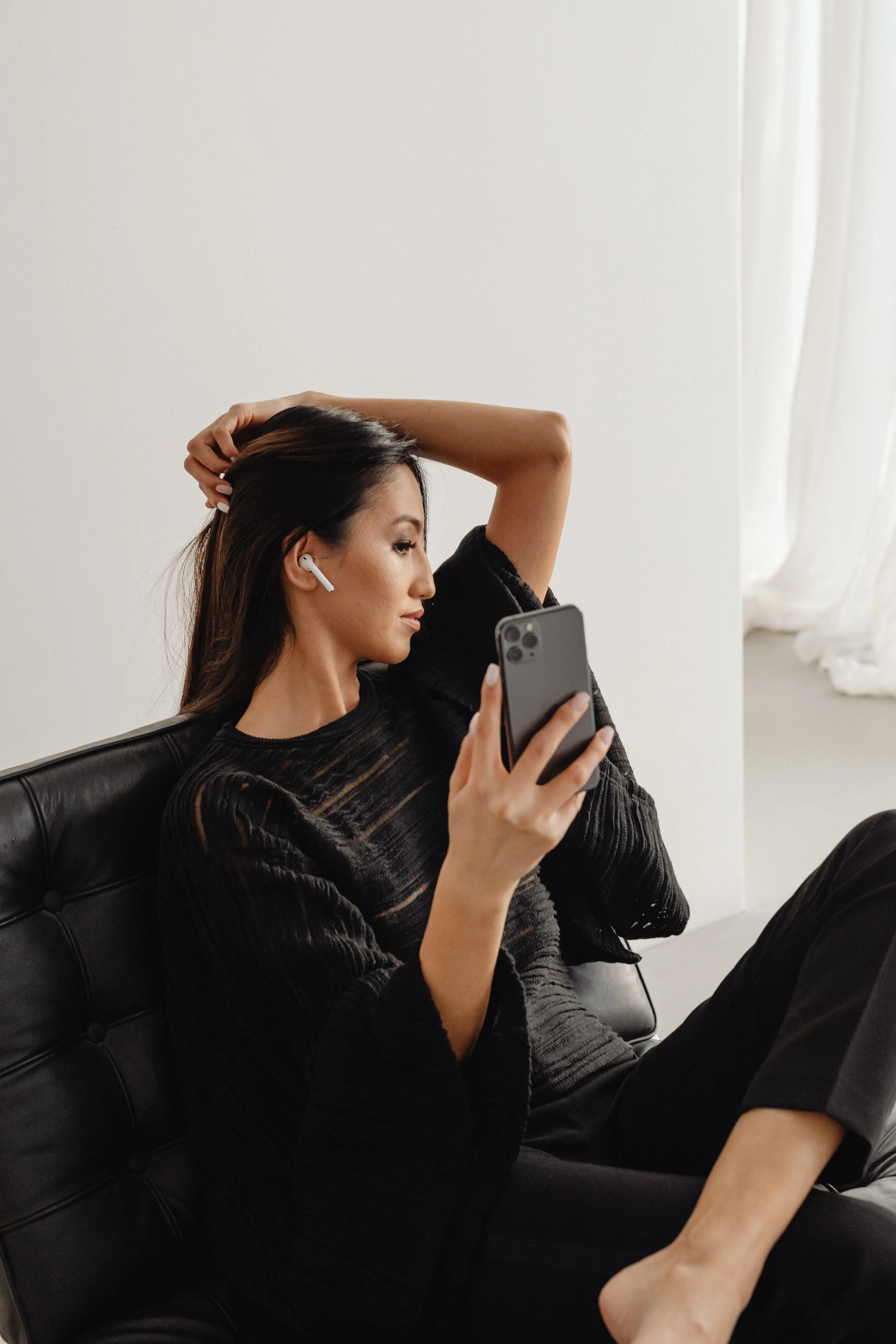 kaboompics_dark-classy-aesthetic-fashion-beautiful-asian-female-entrepreneur-in-black-suit-technology-and-devices-iphone-laptop-airpods-30025.jpg