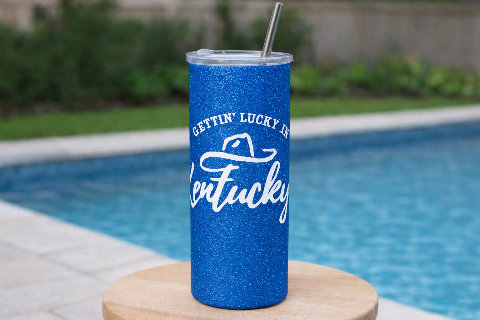 Gettin Lucky in Kentucky blue glitter tumbler.png