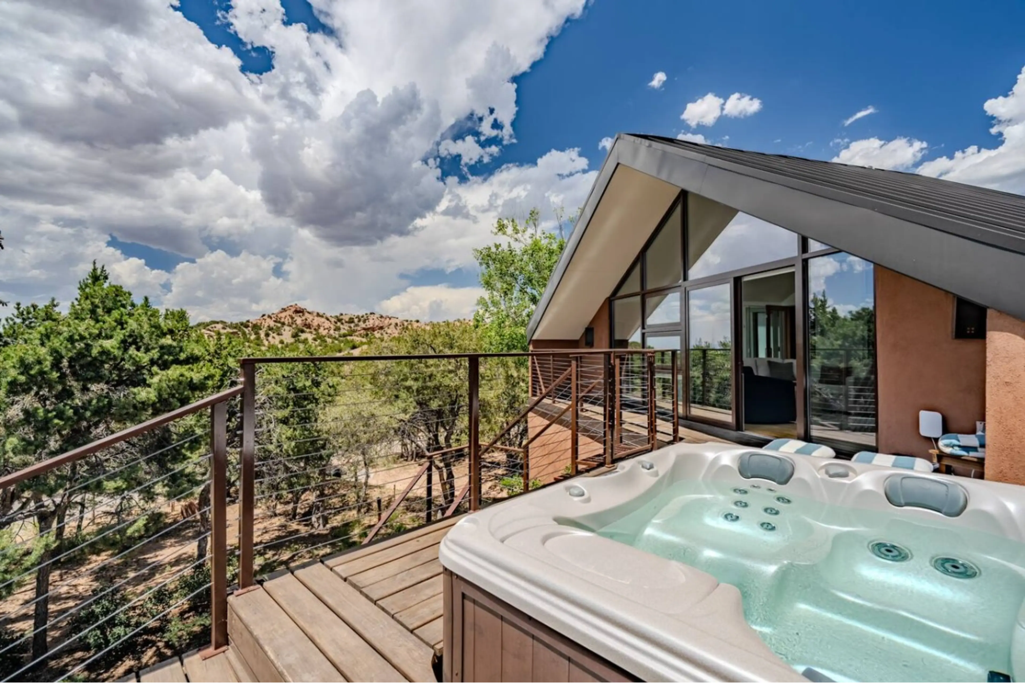 Why Luxury Travelers Are Choosing Vacation Homes Over Hotels