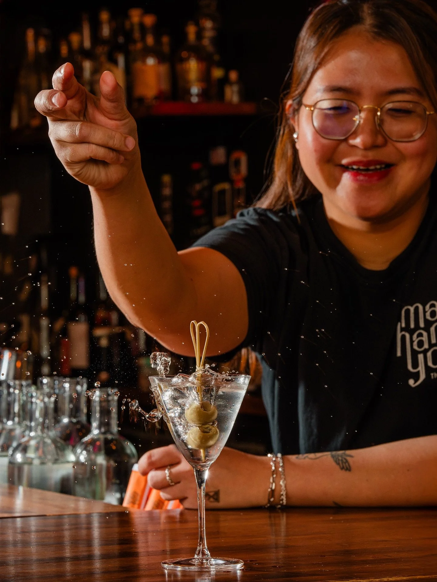 MEK KA LA MARTINI, our signature blend of pineapple-infused Condesa Gin, dry vermouth, and smoked olives.

📸:&nbsp;@cmcintoshphoto

#mahaniyomboston&nbsp;#thaitapas&nbsp;#bostoneats&nbsp;#bostonfoodies&nbsp;#bostonbars&nbsp;#brooklinevillage