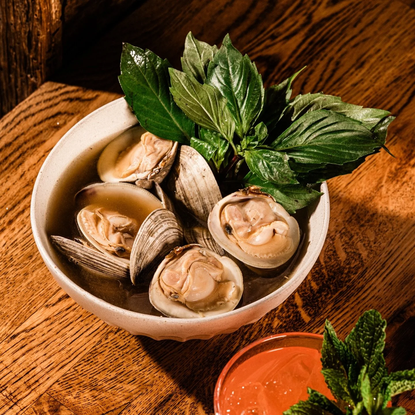 RANJUAN HOI - Countneck Clams, Shrimp Paste, Thai herbs

Royal Thai &ldquo;Ranjuan&rdquo; Soup with Fresh Countneck Clams
Classic. Bold. Aromatic. Dive into the deep flavors of Thai history with our Kaeng Ranjuan. The briny sweetness of Countneck cla