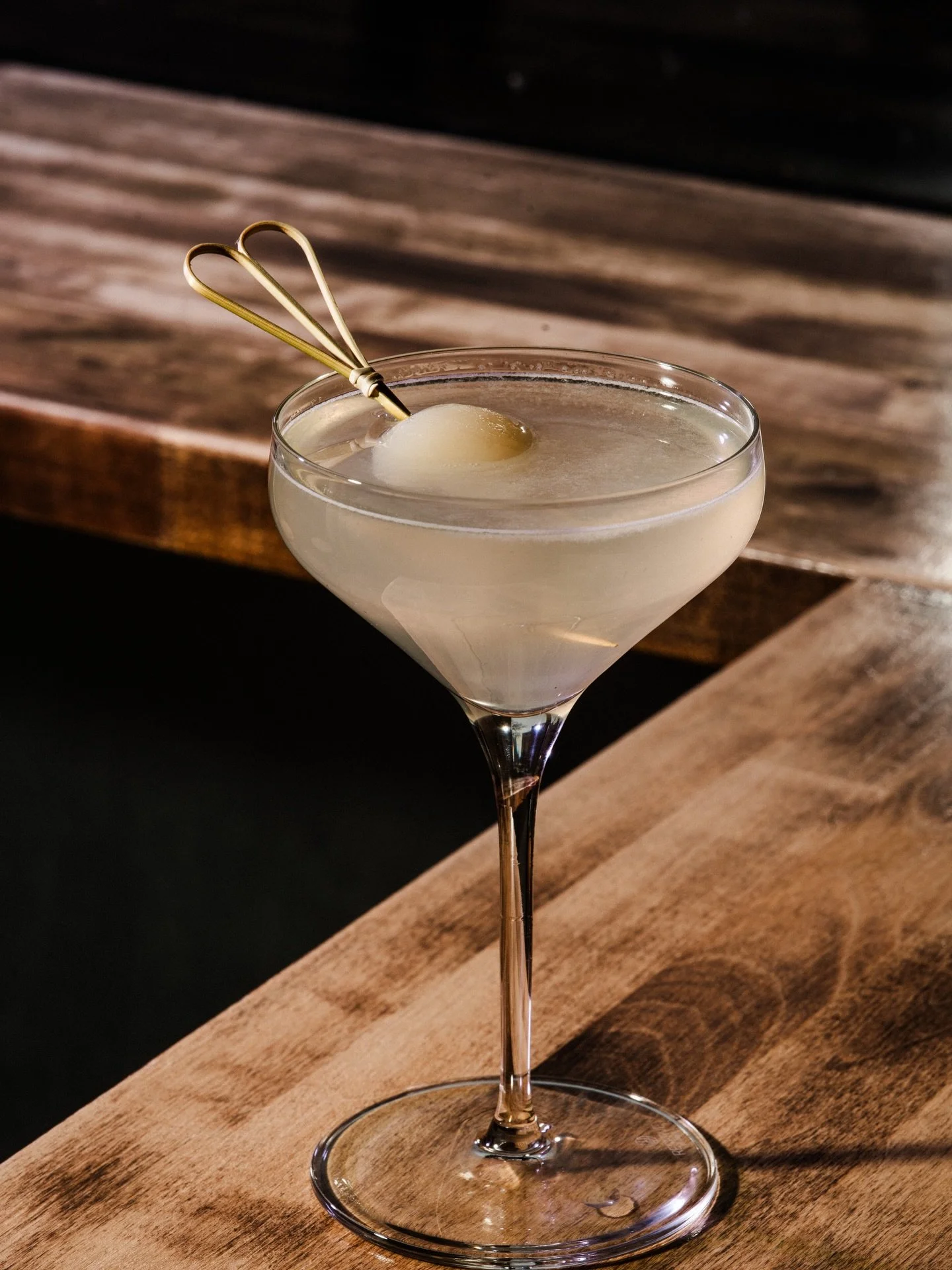 When rambutan gets dressed up 🍸

RAMBUTINI | Grey Goose Vodka / St~Germain Liqueur / Rambutan Juice / Citrus

Book a spot and taste it for yourself (link in bio)

📸 @cmcintoshphoto 

#MahaniyomBoston&nbsp;#BostonEats&nbsp;#ThaiRestaurant&nbsp;#Bost