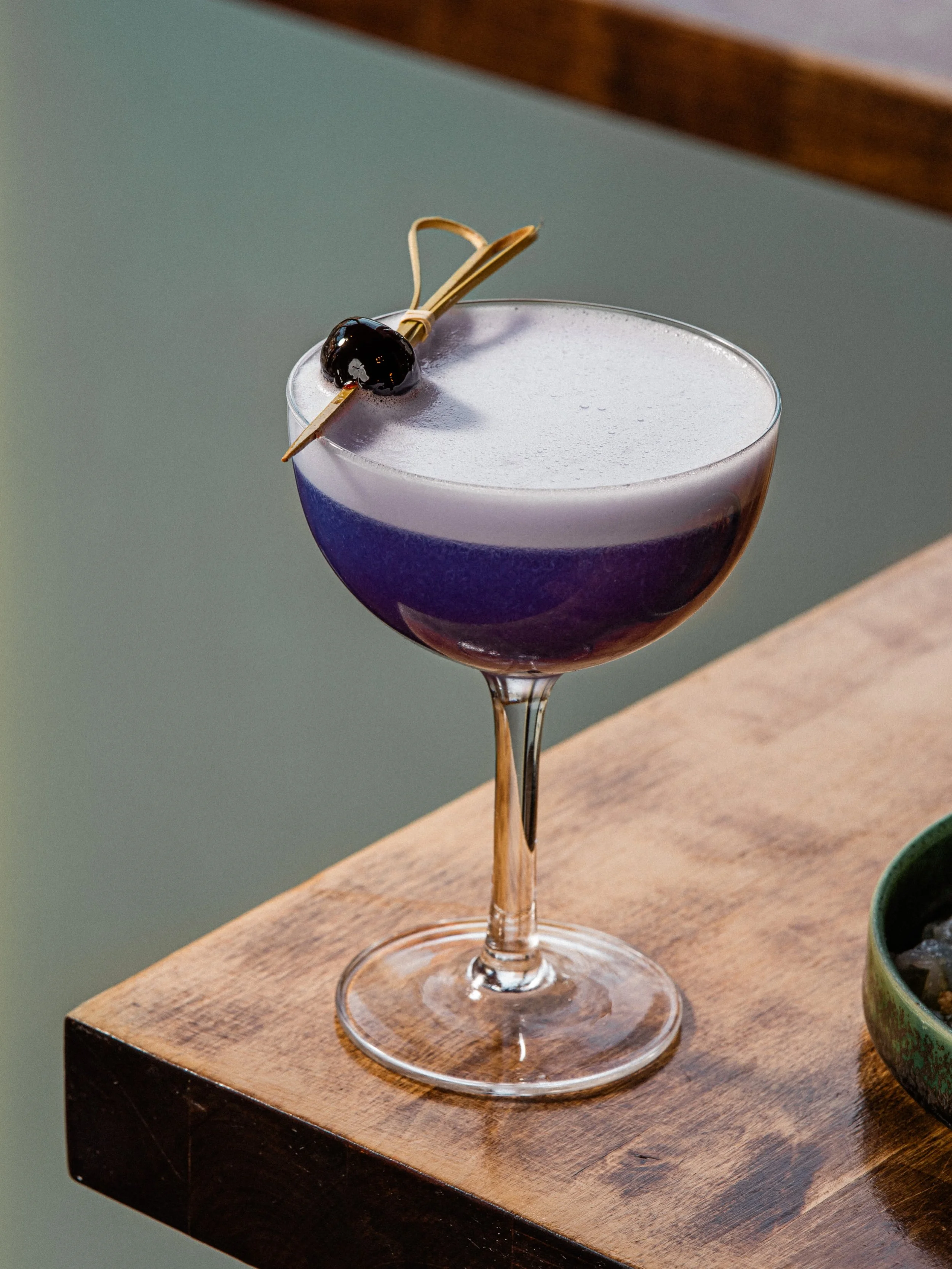 Your first-class ticket to Bangkok is ready 🇹🇭

BANGKOK FIRST CLASS | Butterfly Pea flower infused Citadelle Gin / Maraschino / Violet / Citrus / Egg White

📸:&nbsp;@cmcintoshphoto

#MahaniyomBoston&nbsp;#BostonEats&nbsp;#ThaiRestaurant&nbsp;#Bost