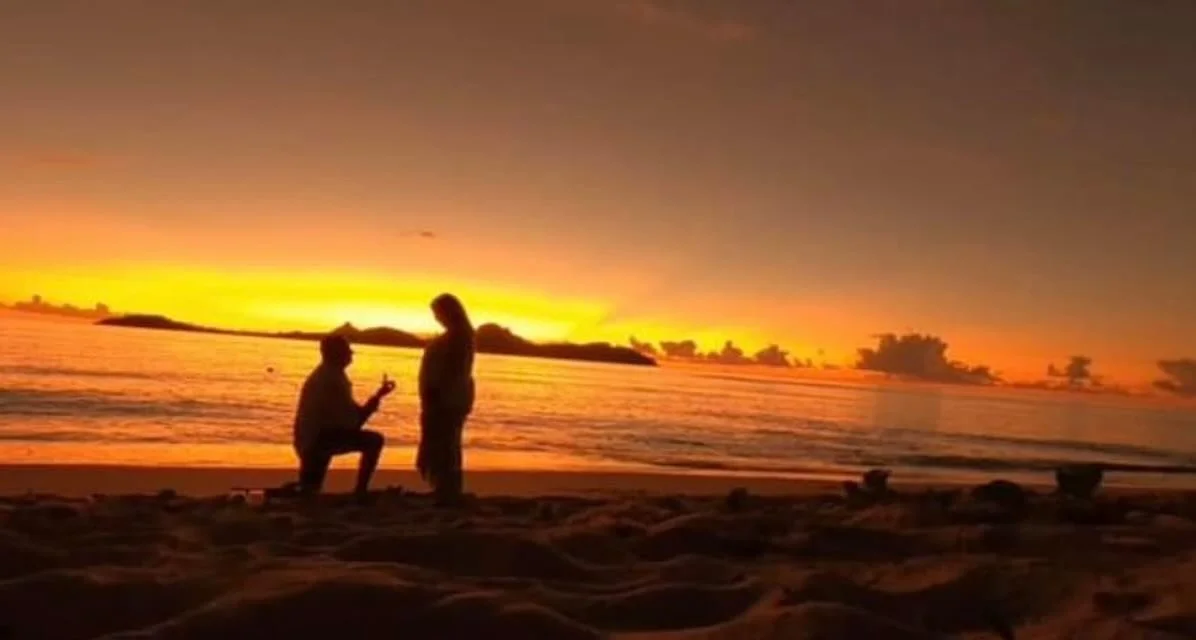 proposal at Sunset 
 #coconutgrovefiji #sunset #fiji #thankful #higherpower #grateful #stunning #bigsky #thankyou #ocean #sea #seastheday #waterfront #sandybeach #onceinalifetime #endoftheday