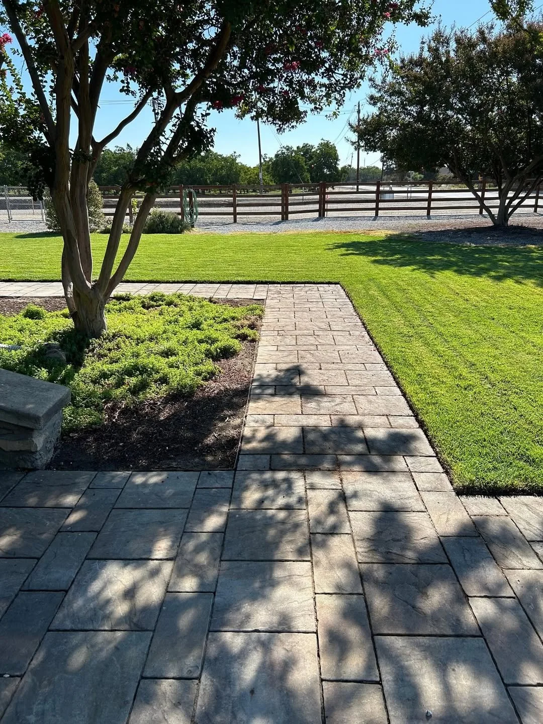 great looking landscape maintenance near Modesto