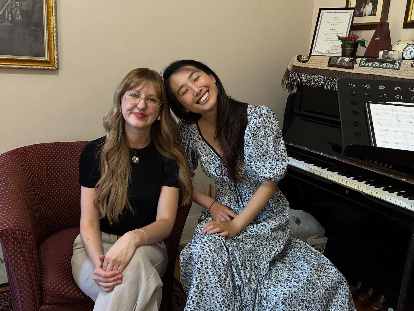 Very grateful to @emmagreenhillmusic for listening to @patrickjmgalvin and I rehearse her composition &lsquo;Metamorphosis.&rsquo; It&rsquo;s very cool to play works by living composers and actually get to chat to them about it! 

Our first performan