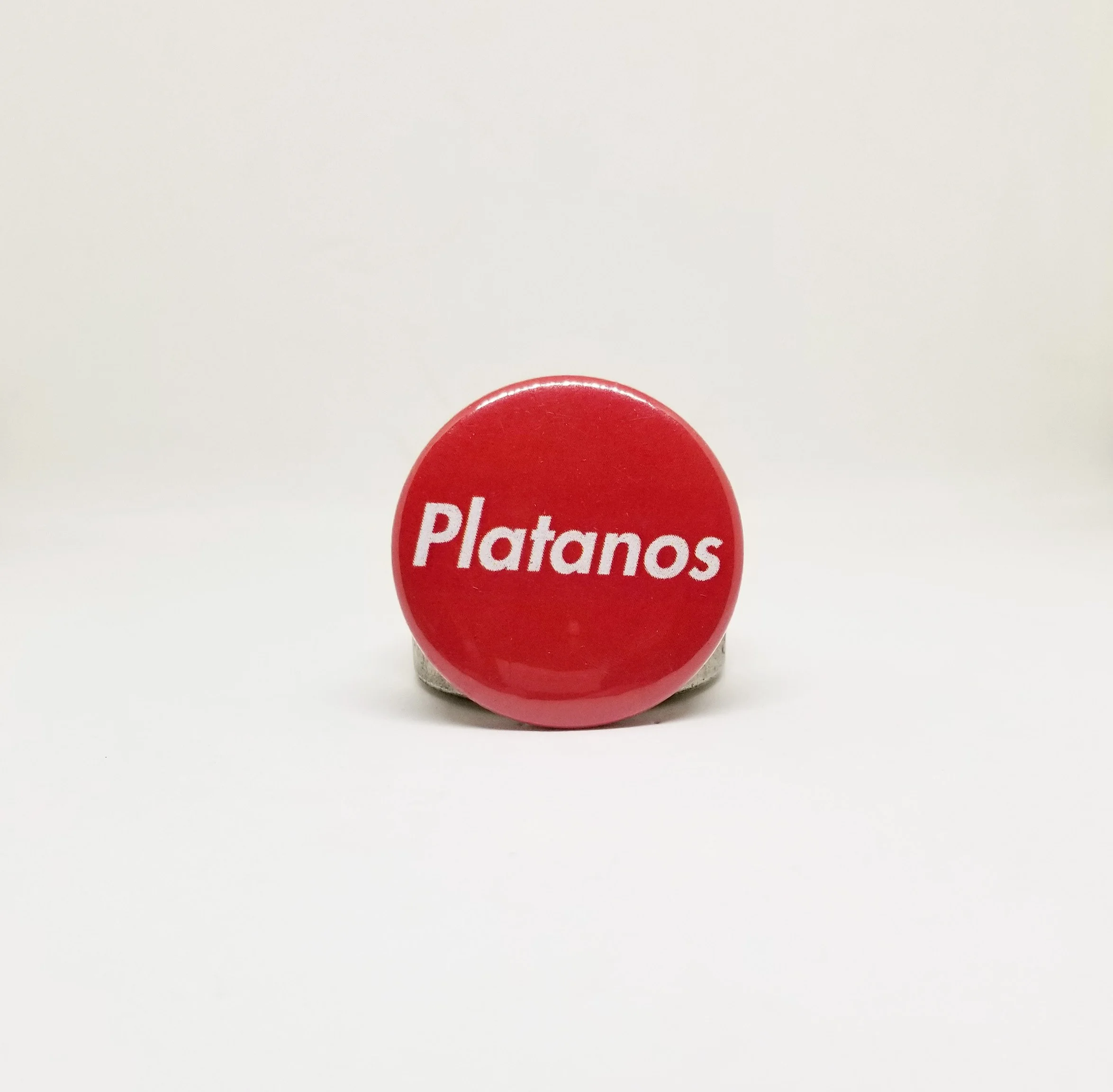 Platanos button pin