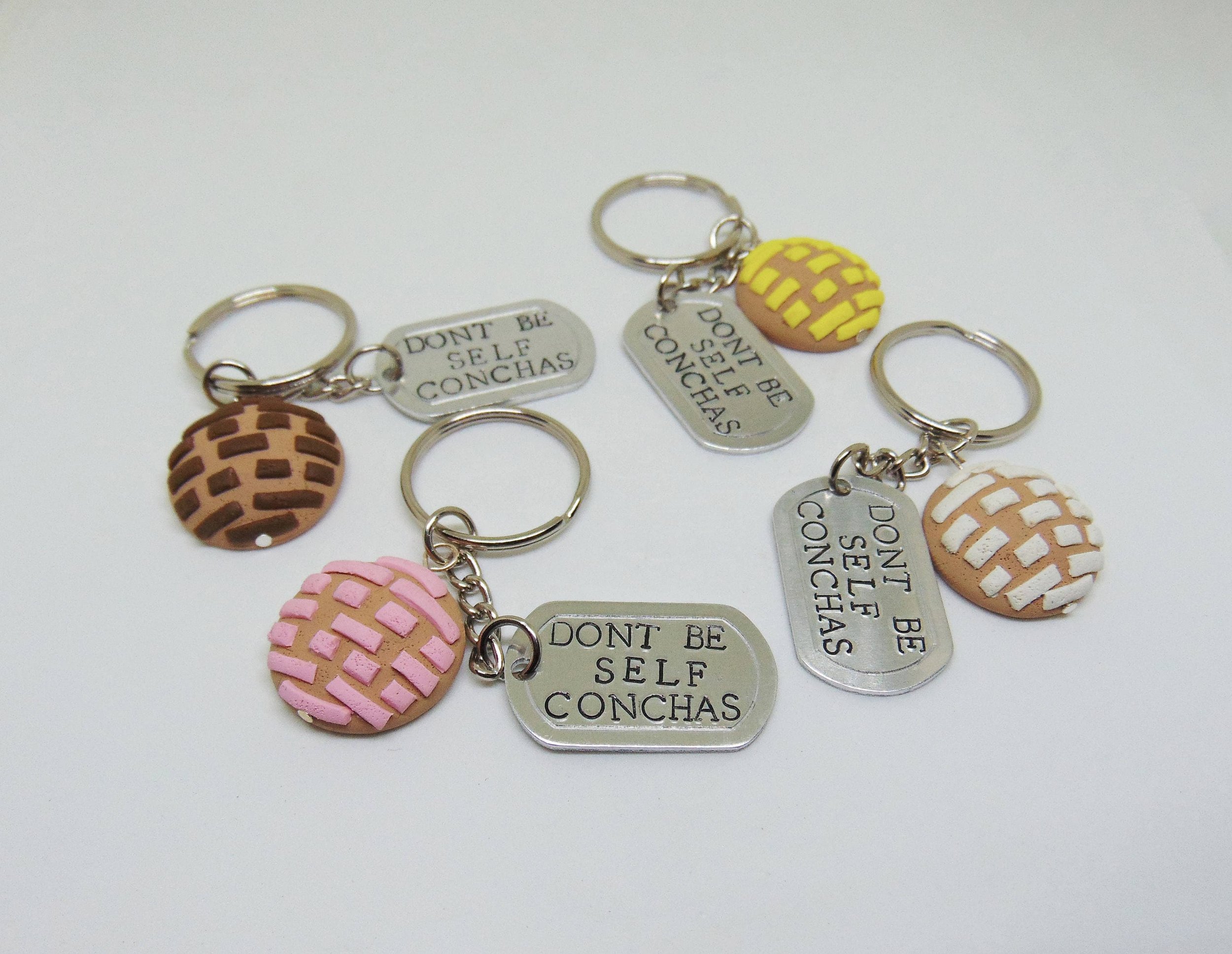 Don't be self conchas keychain