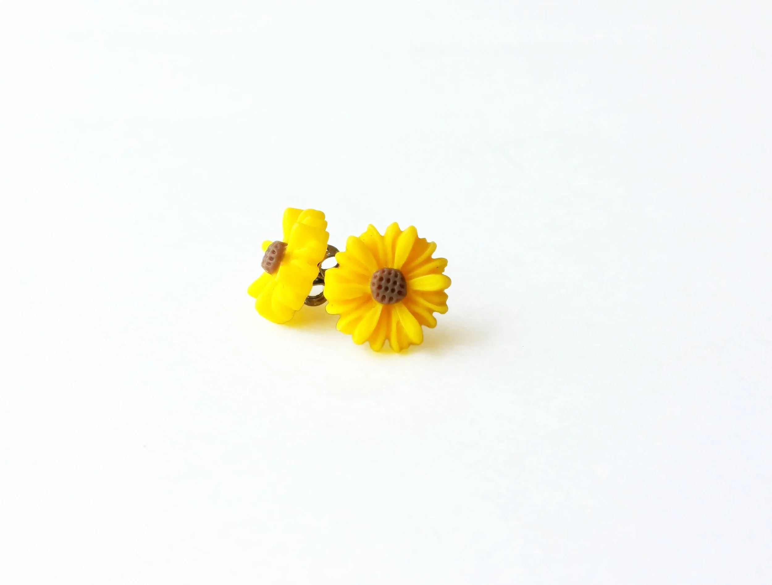 Mini sunflower earrings