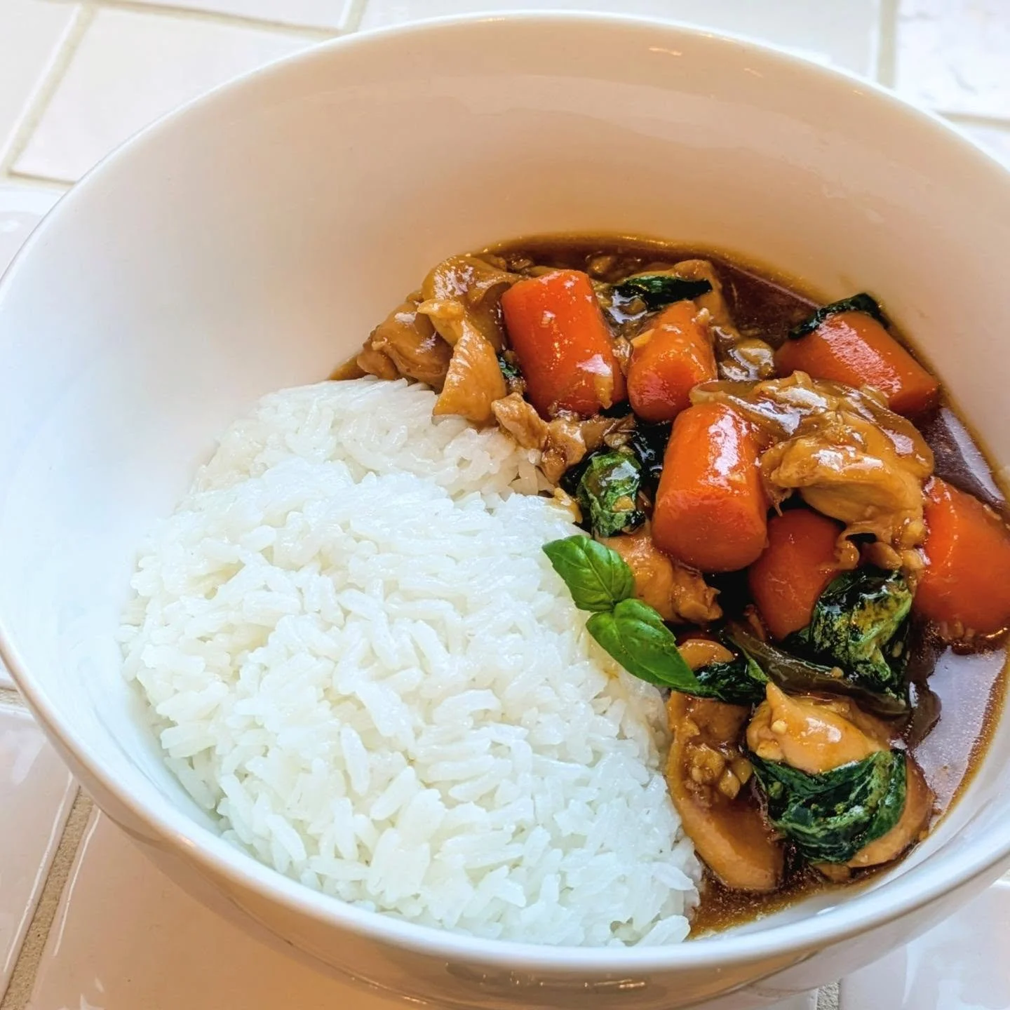 Taiwanese 3 cup chicken. Supposedly made with a cup each of soy sauce, rice wine, and sesame oil, this is a much lighter but still vibrant version with carrots and onions.

#chicagopersonalchef #chicagofood #homecooking #taiwanesefood #threecupchicke
