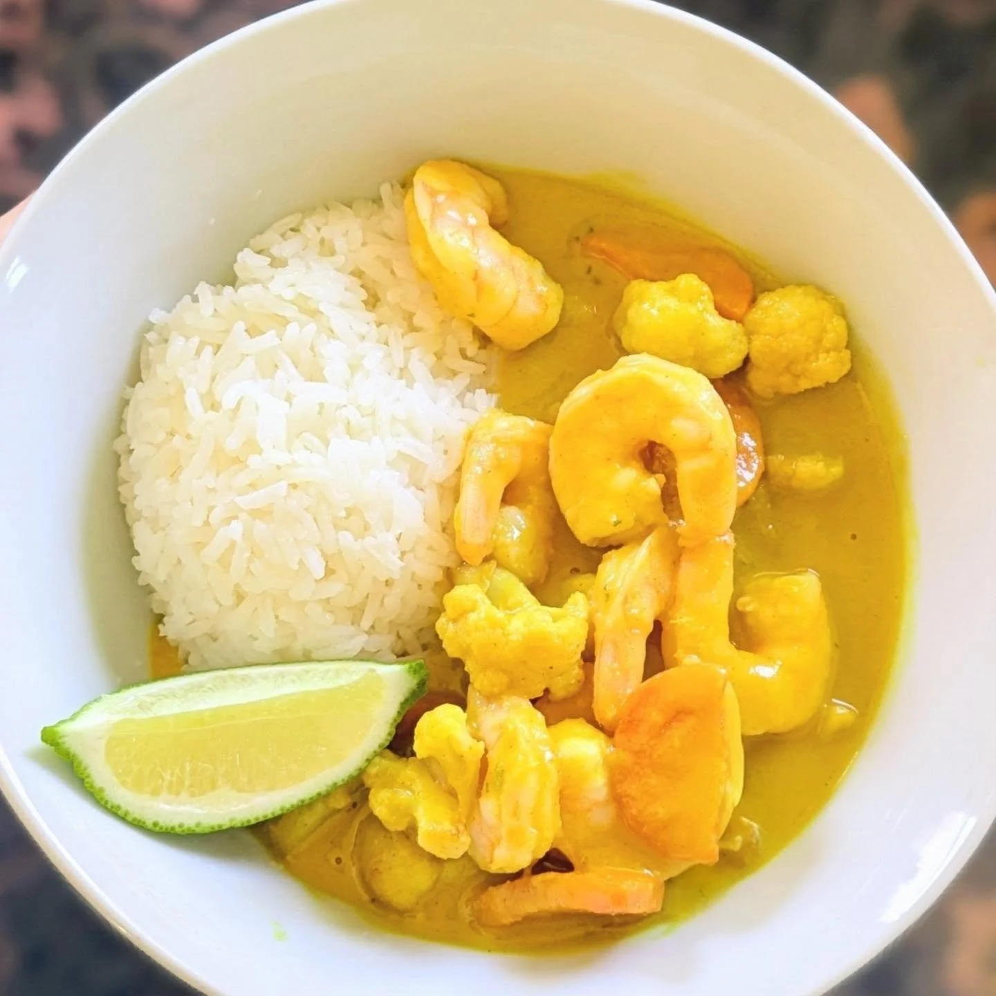 Thai-ish turmeric spiked peanut shrimp curry with plenty of veggies.

#chicagopersonalchef #chicagochef #chicagofood #peanutcurry #yellowfood
