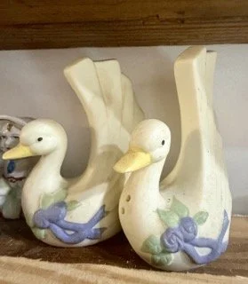 Vintage Ceramic Hand Painted Salt Pepper Shakers Swans