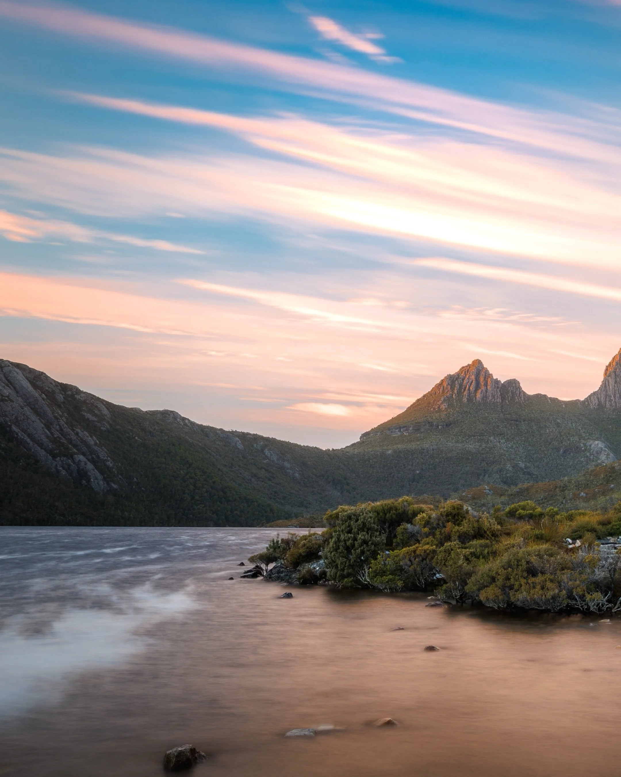 Sunrise at Cradle Mountain has to be one of the highlights of my Tasmania trip. I took so many photos on this very fortunate day. Rain and snow were forecast either side of it, with just one amazing day in the middle, so I feel incredibly lucky to ha