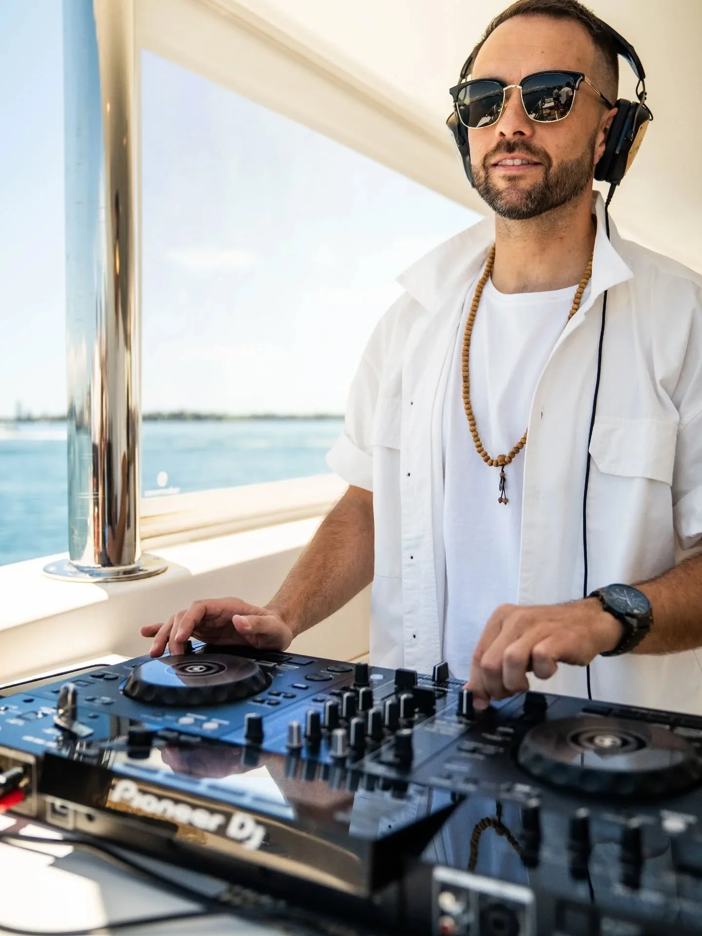 🖤🥂A little photo recap from Bubbles &amp; Bros 2025&hellip; 🥂🖤

From the bubbles to the boats, the day was unreal, and these pro shots captured it perfectly.

Reliving every moment. More coming your way! 📸✨

#BubblesAndBros #Movember #EventHighl