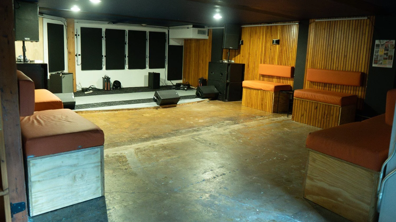BrushySt-alley_bar_booth-1.jpg