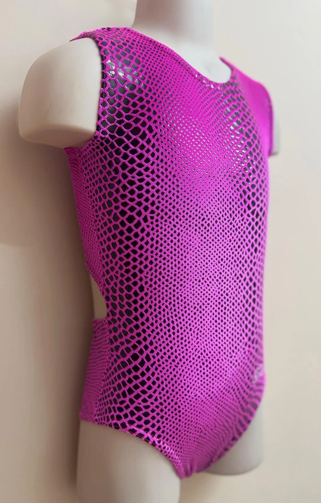 Deep pink scale 2 24.jpg