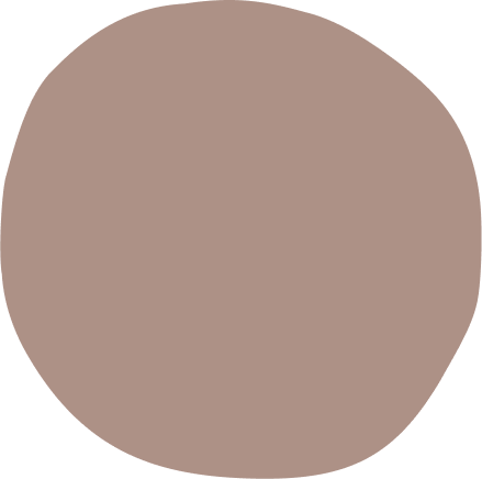 Ein brauner, runder Gegenstand auf schwarzem Hintergrund