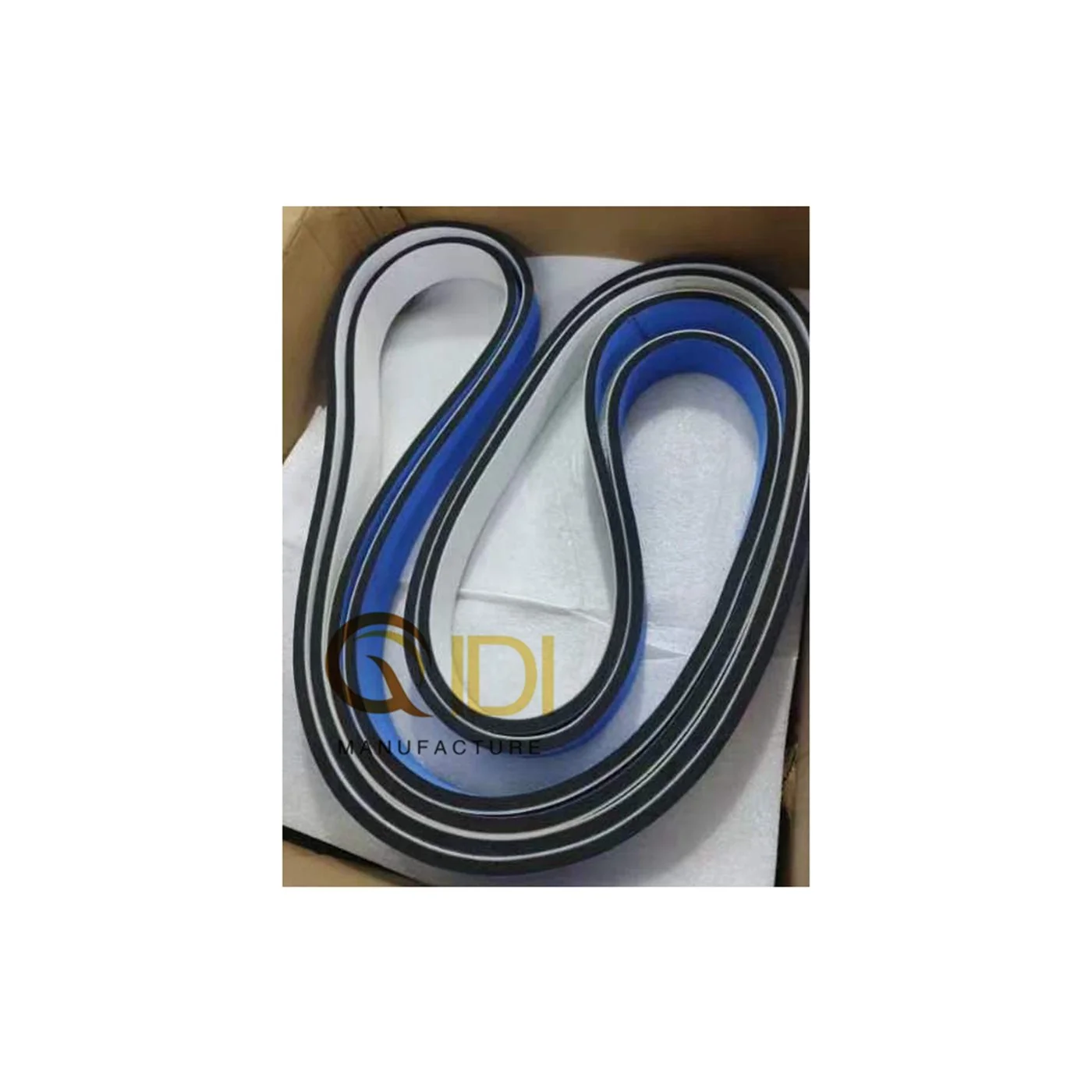 Seamless sponge conveyor belt with low elongation polyester core for labeling machines