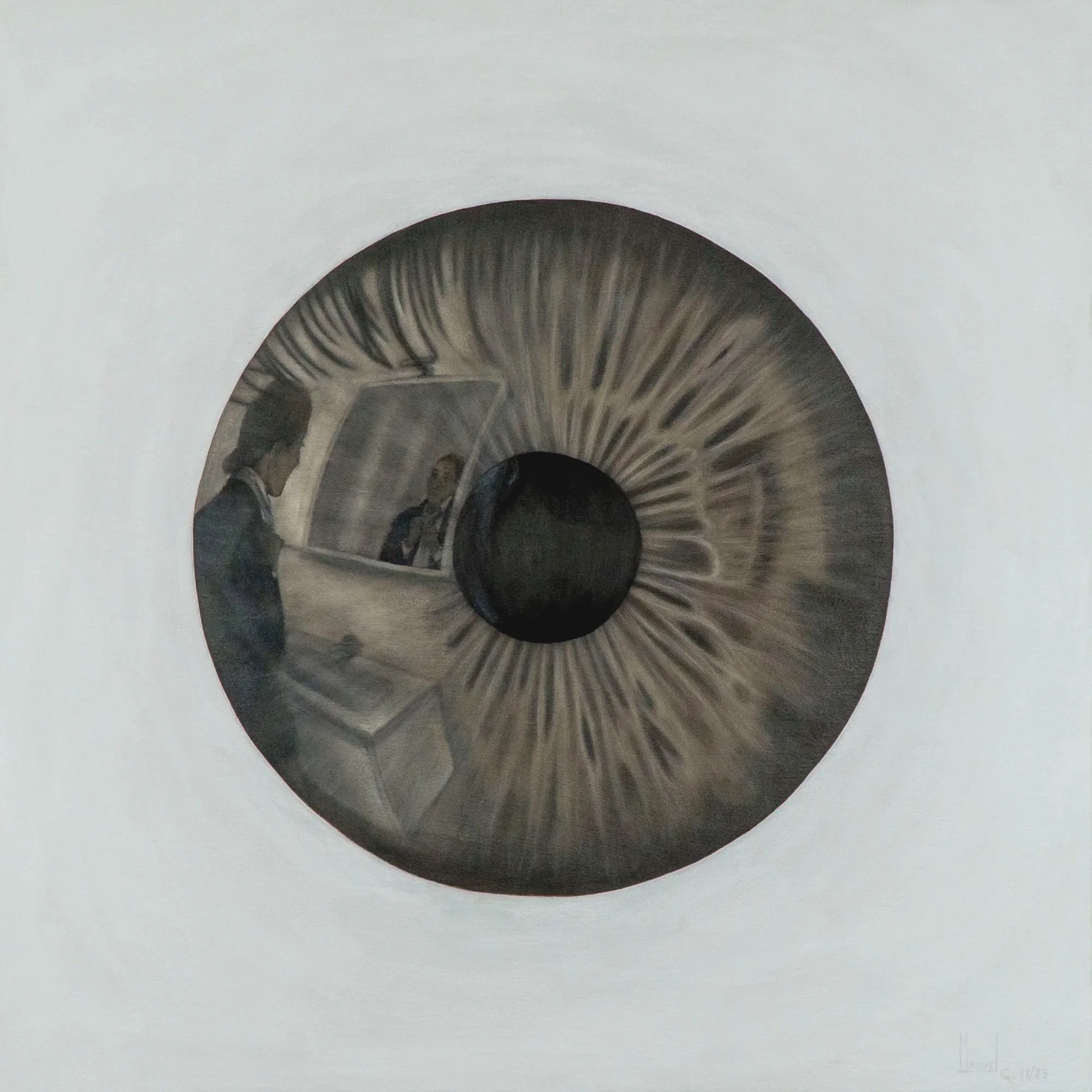 Vista d'insieme del quadro "Il mio bravo ragazzo" di Manuel Capaccioli, con L'artista stesso intento a farsi il nodo alla cravatta, riflessa in un occhio.