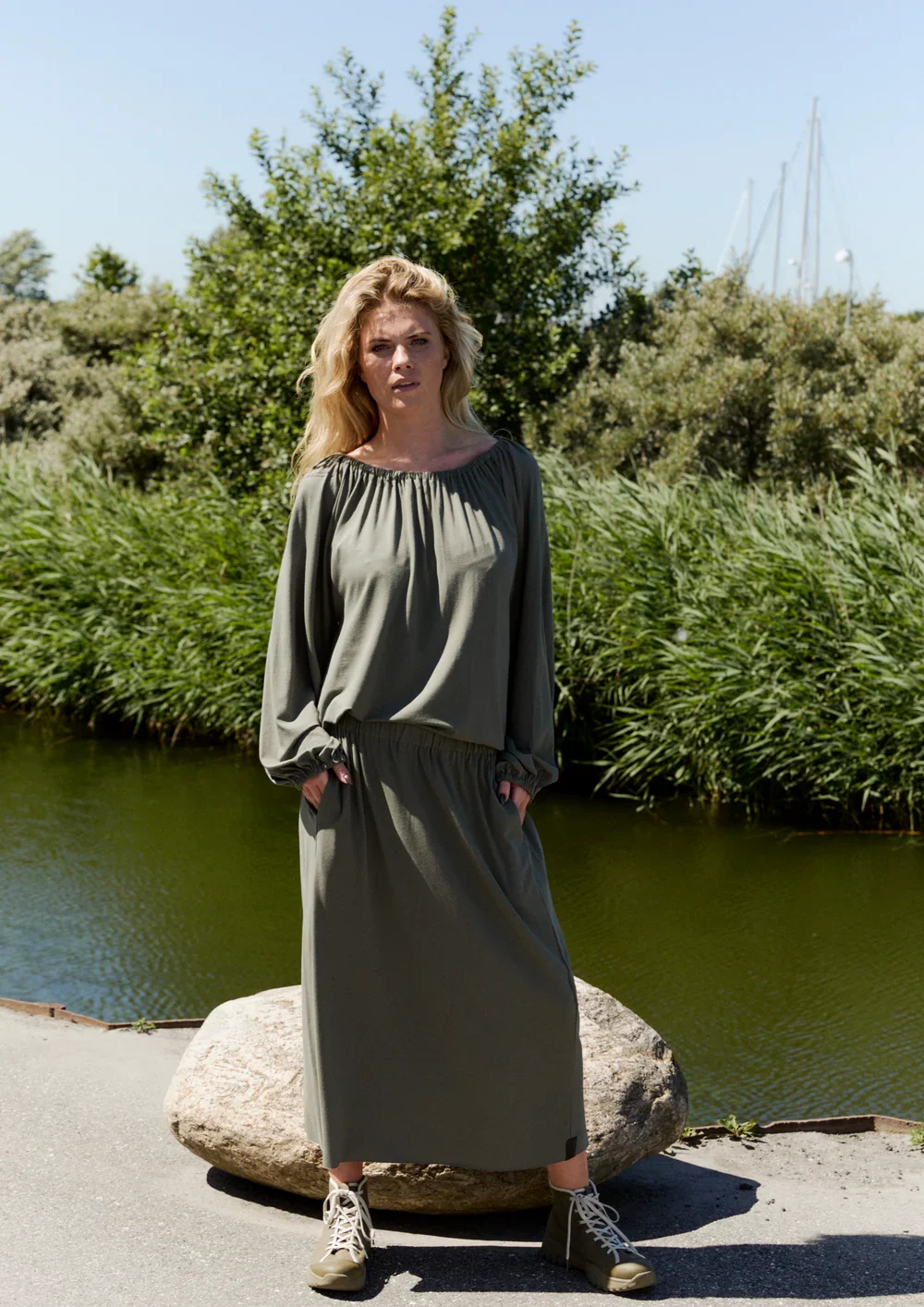 SKIRT_W_POCKETS_-_98065-NEDERDELE-98065-DUSTY_GREEN_609-1.webp