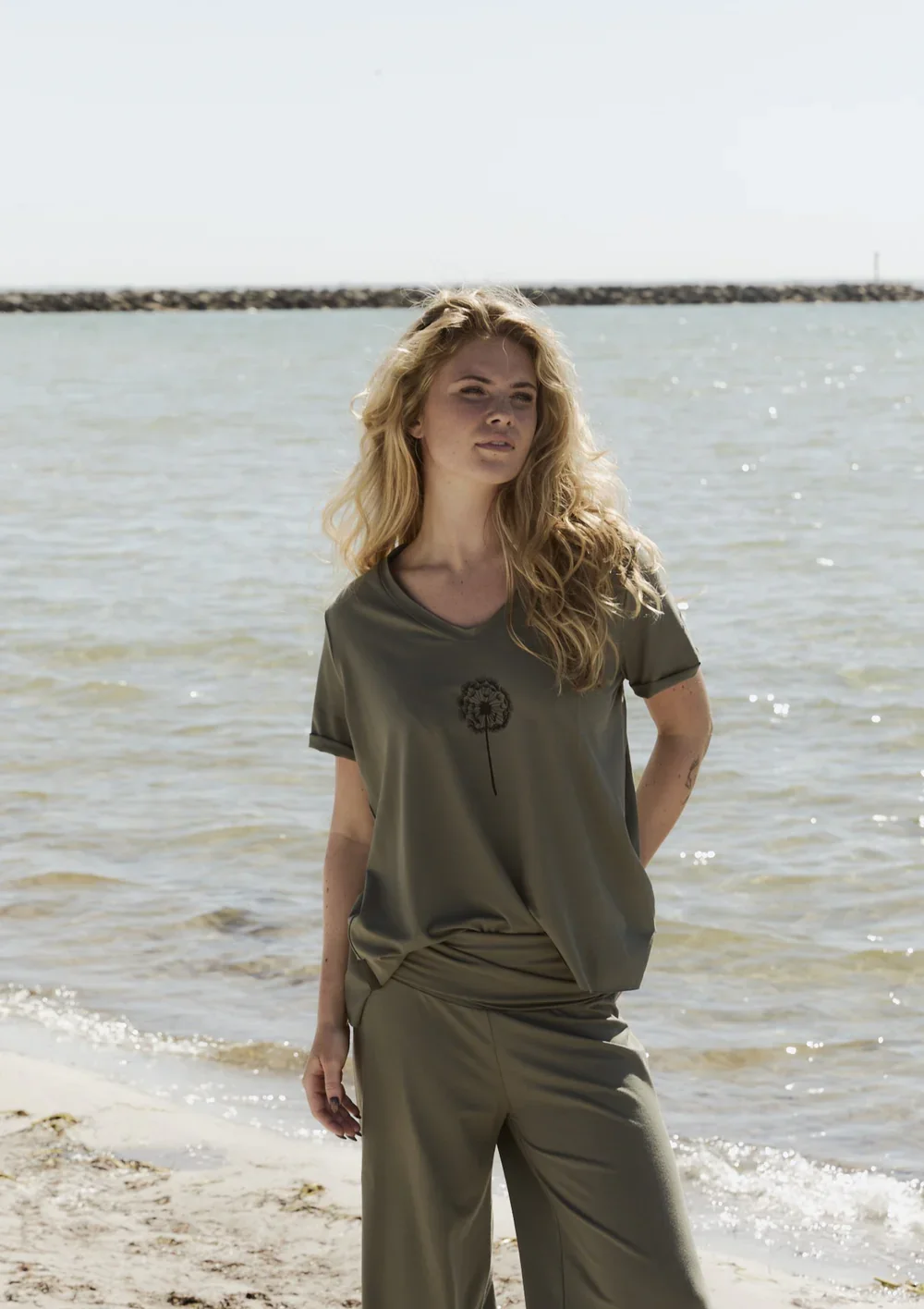V-NECK_TEE_-_96105_FLOWER-T-SHIRTS-96105_FLOWER-DUSTY_GREEN_609-1.webp